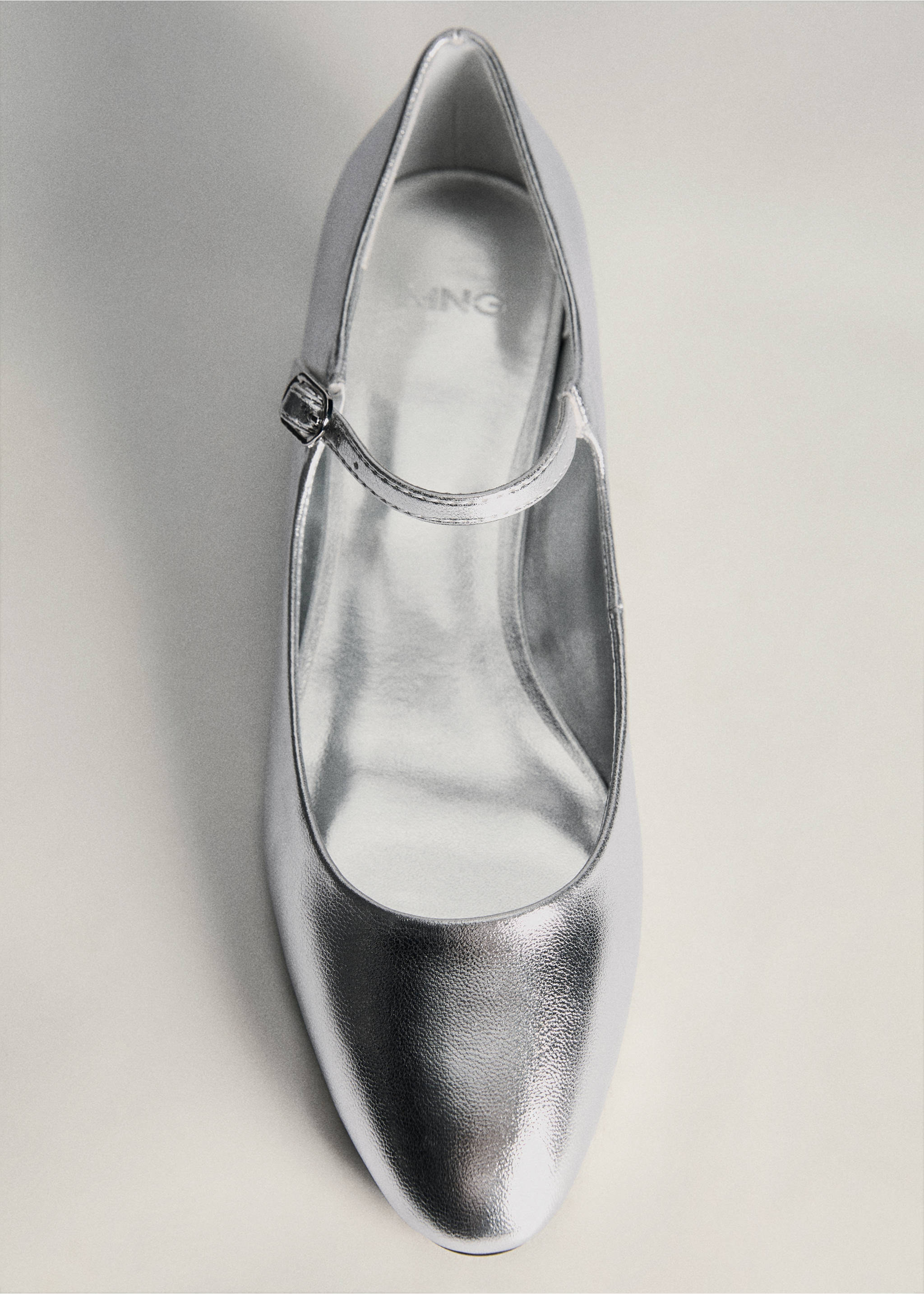 Kitten-heel shoes with buckle - Details of the article 5, Silver. Ref: 77082933-00.