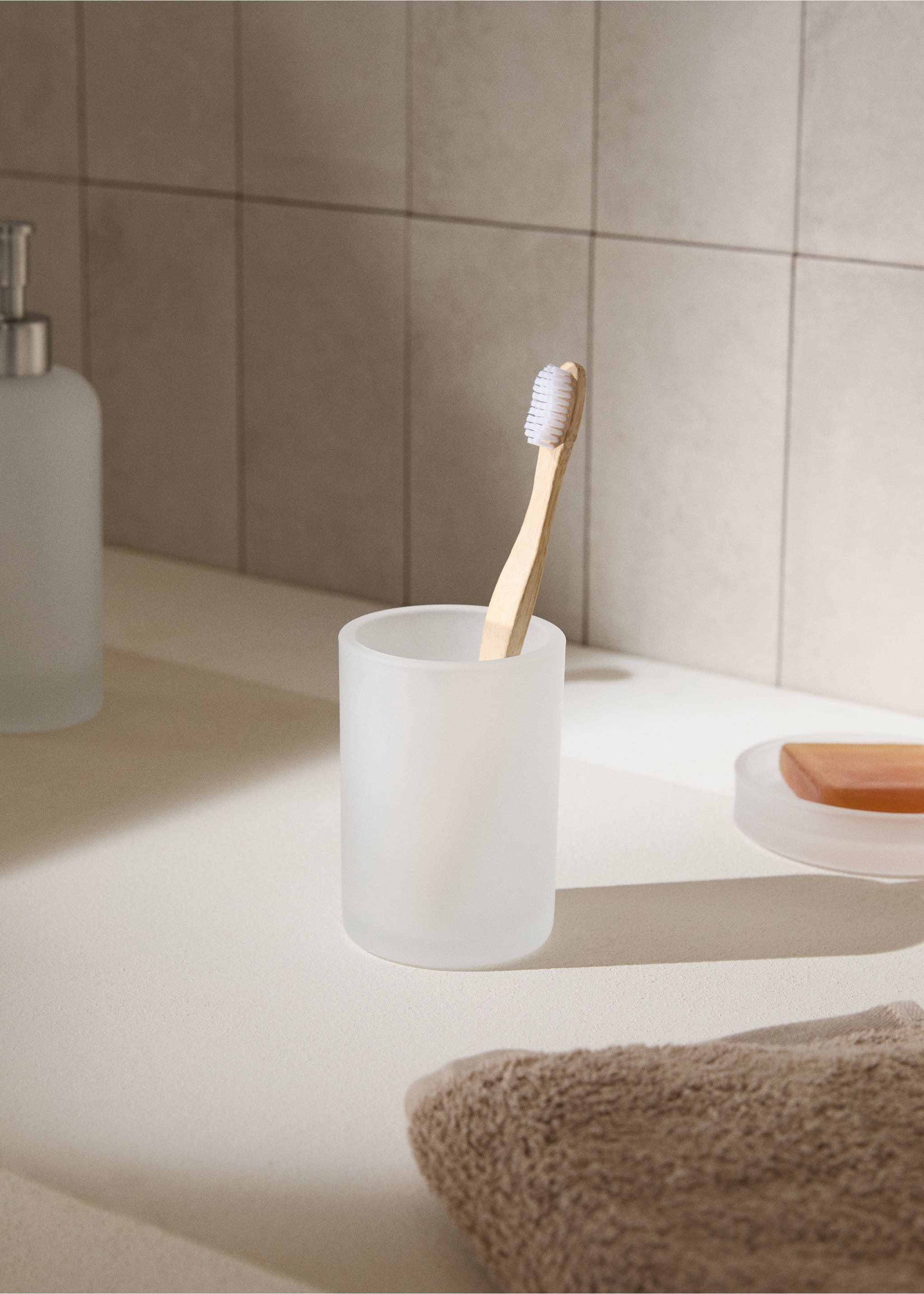 Semi-transparent bathroom tumbler - General plane, Ice Grey. Ref: 77083261-00.
