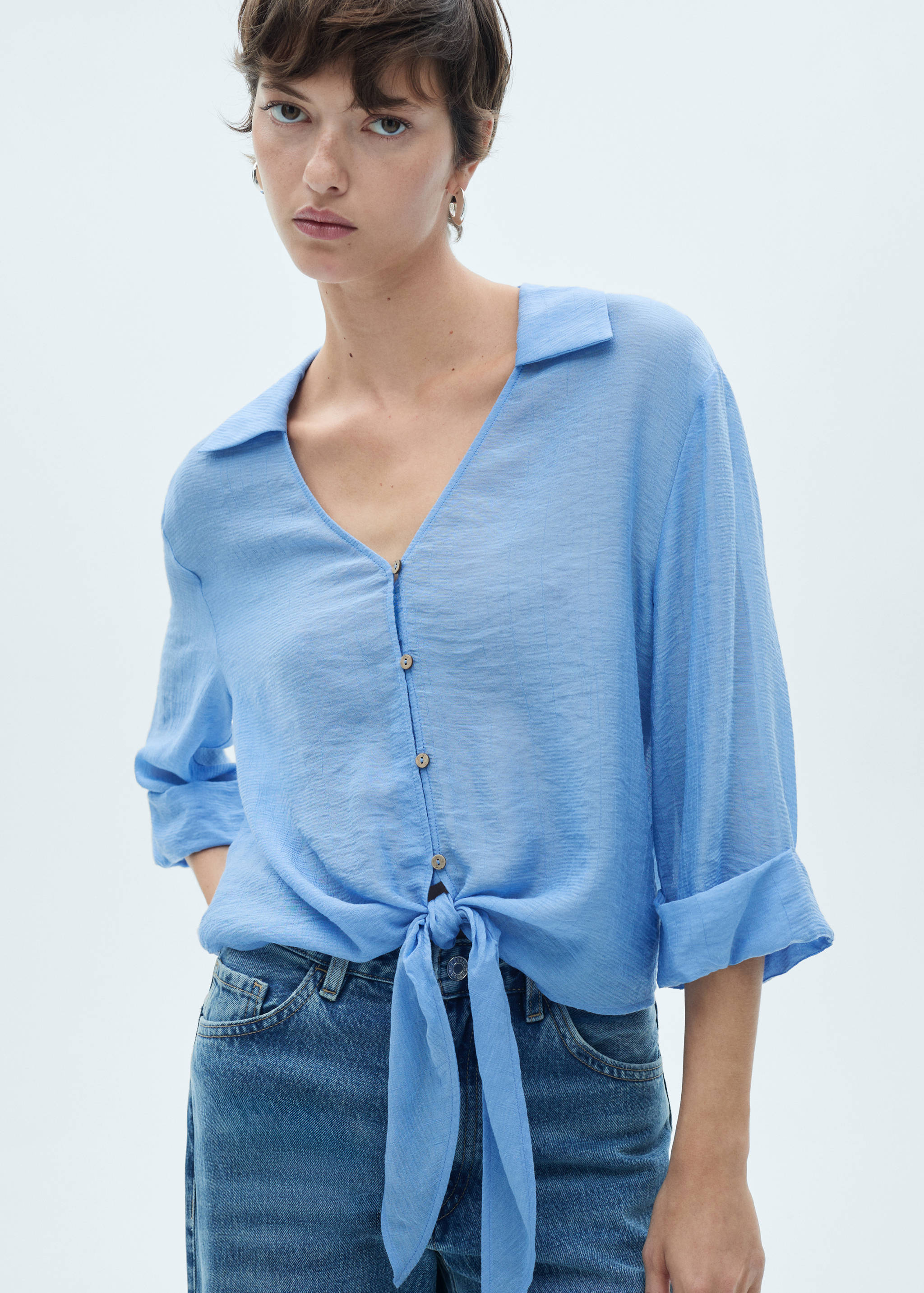 Flared-sleeve blouse with bow - Medium plane