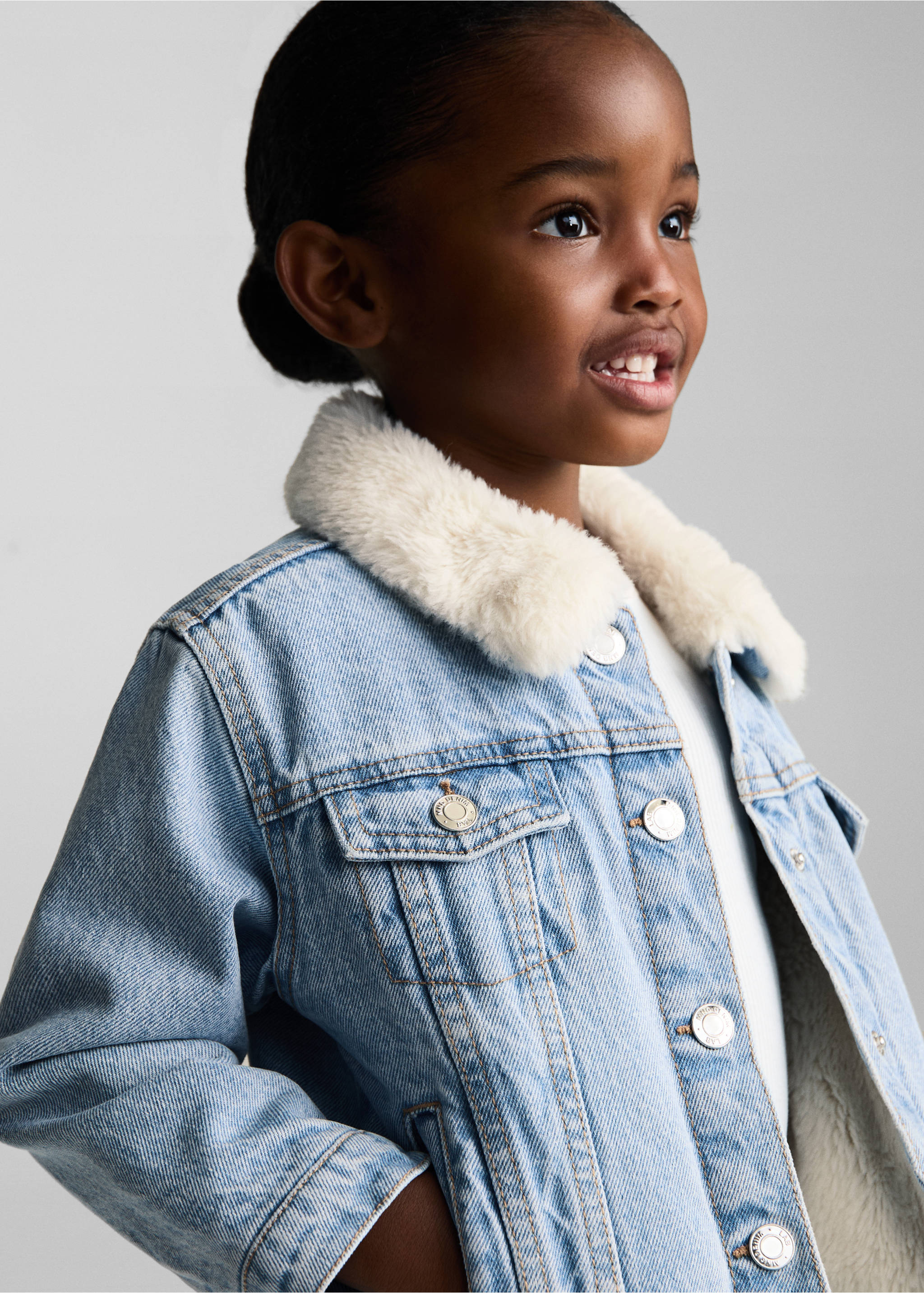 Jacke mit Teddyfell-Innenfutter - Detail des Artikels 1, Hellblau. Ref: 77083664-00.