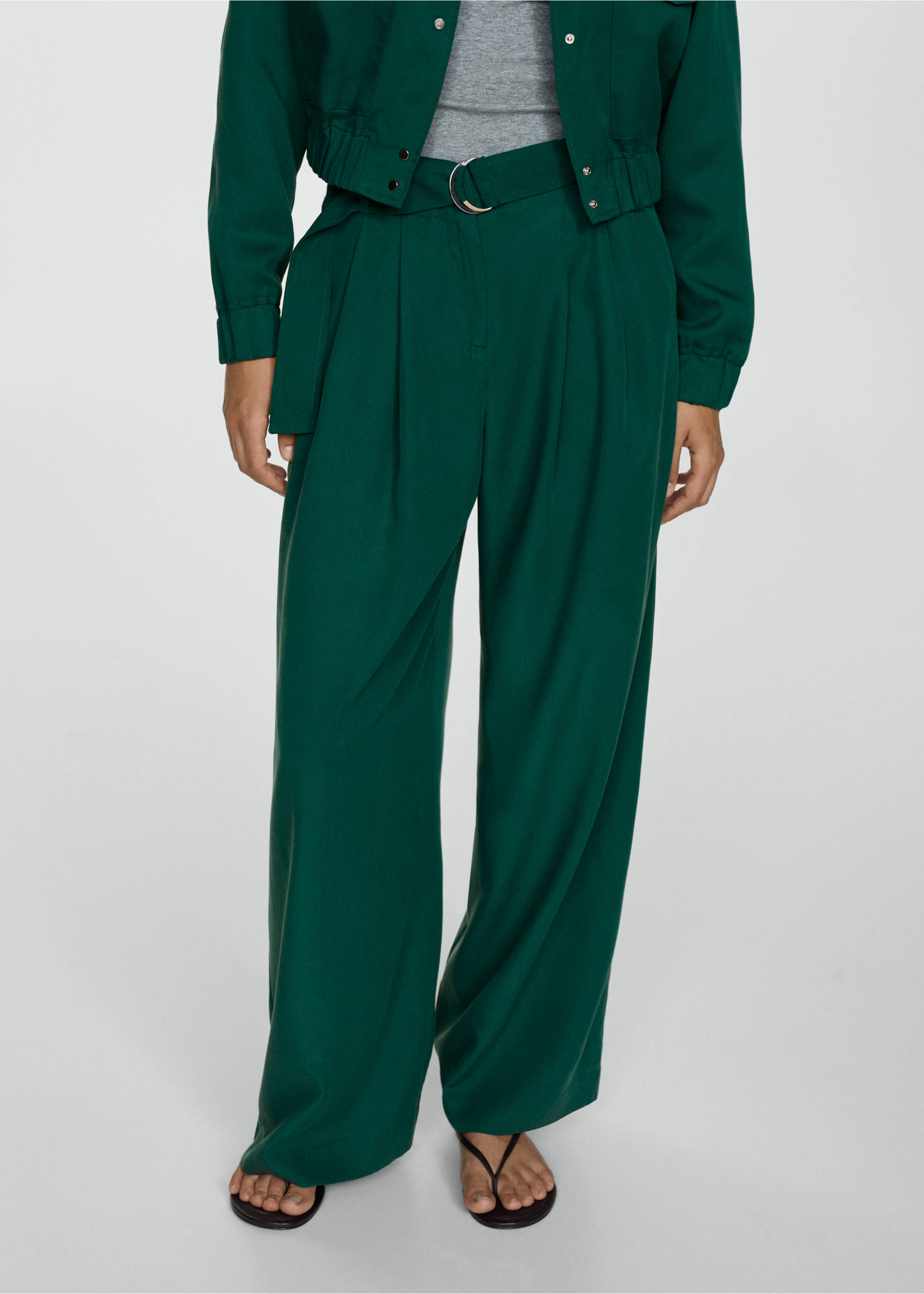 Lyocell trousers with belt - Medium plane, Green. Ref: 77084023-00.