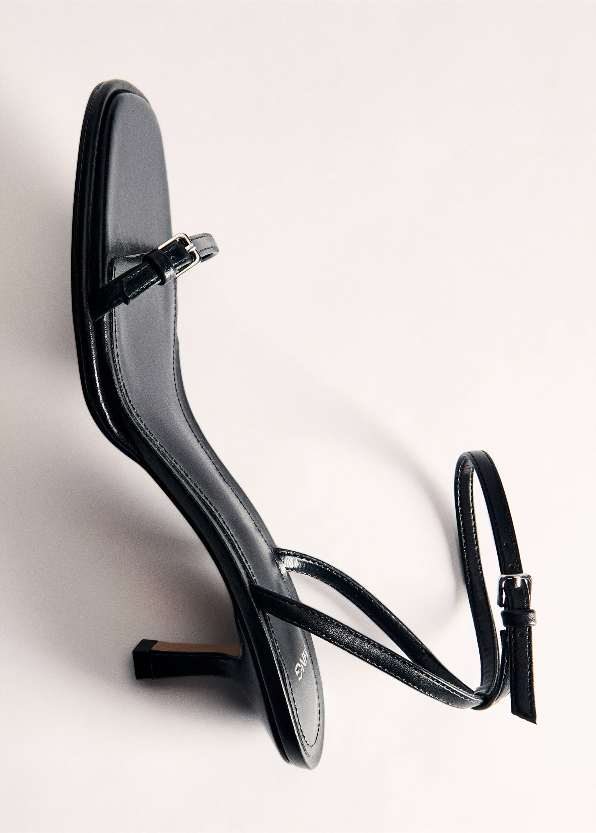 High-heeled sandals with buckles - Details of the article 5