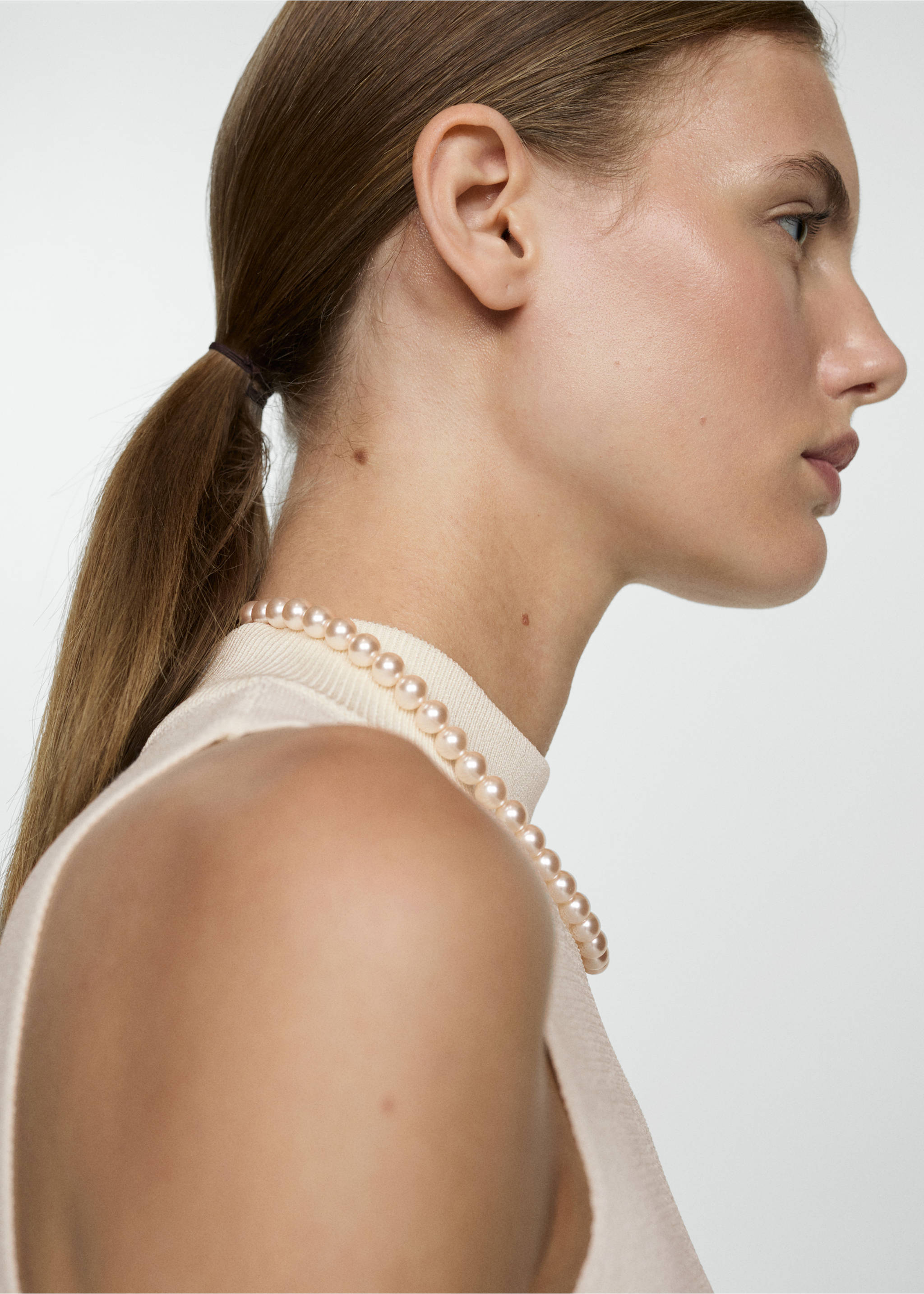 Strickkleid mit halbhohem Kragen - Detail des Artikels 2, Ecru. Ref: 77084032-00.