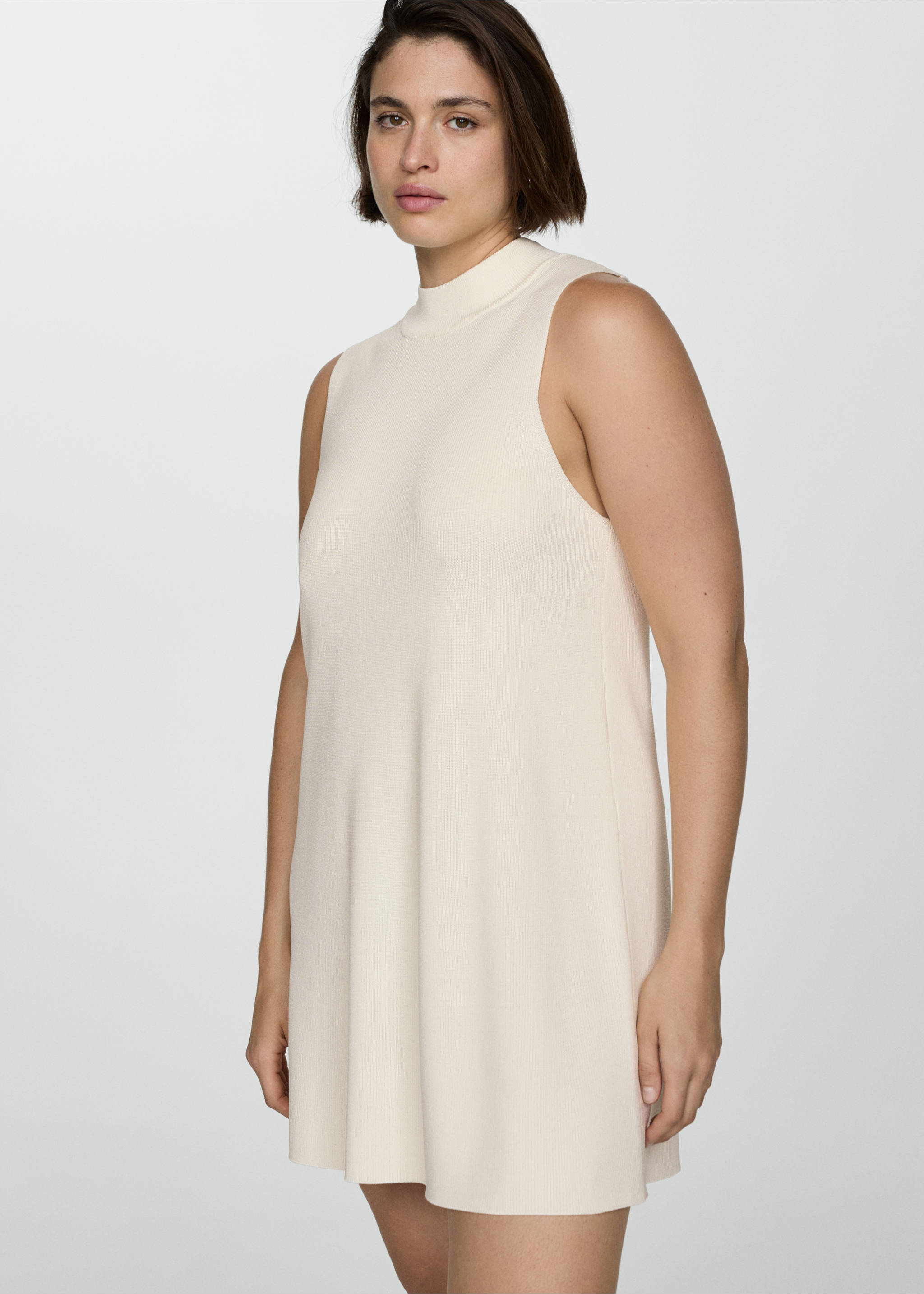 Strickkleid mit halbhohem Kragen - Detail des Artikels 5, Ecru. Ref: 77084032-00.