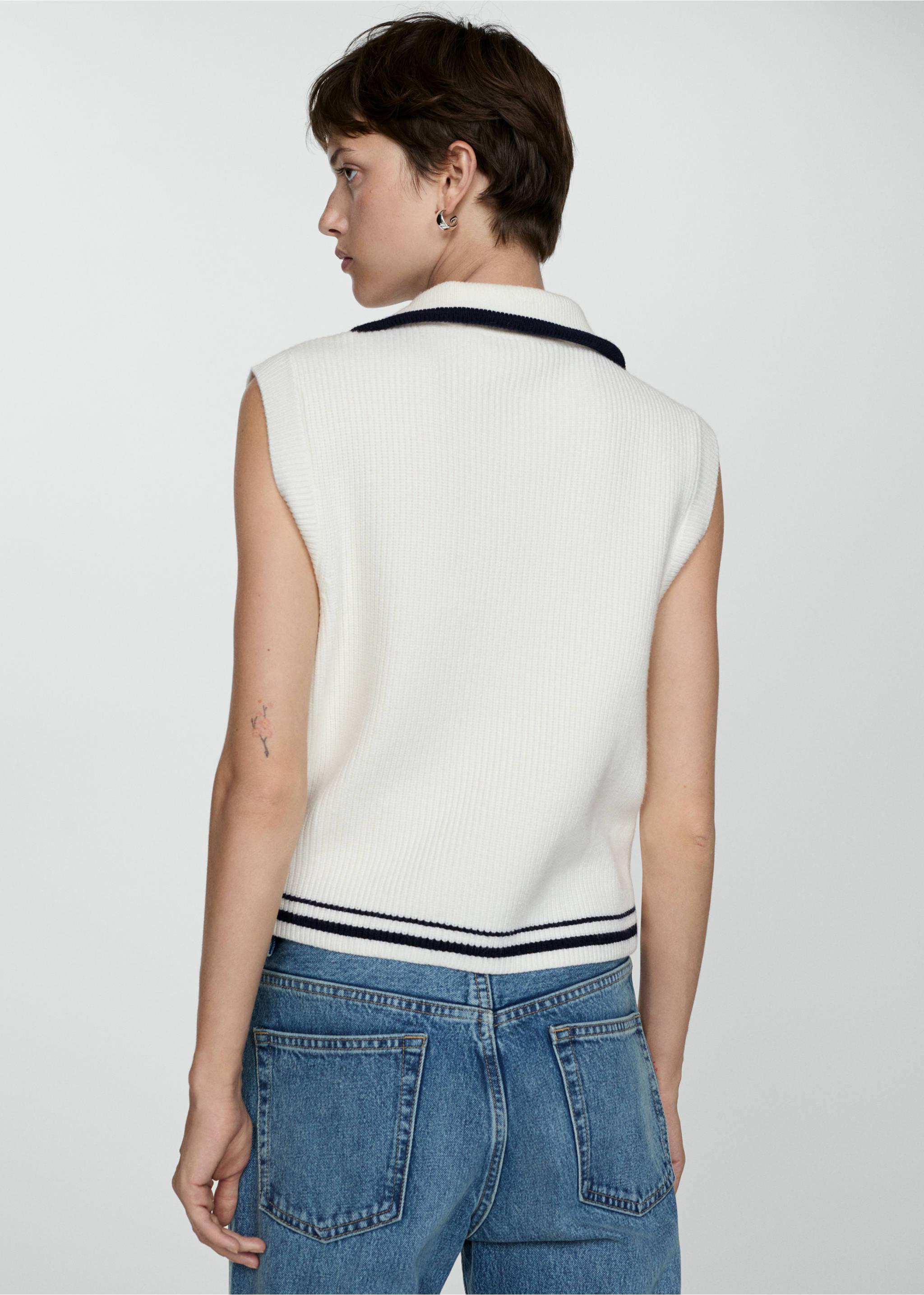 Knitted vest with zip - Reverse of the article, Ecru. Ref: 77084033-00.