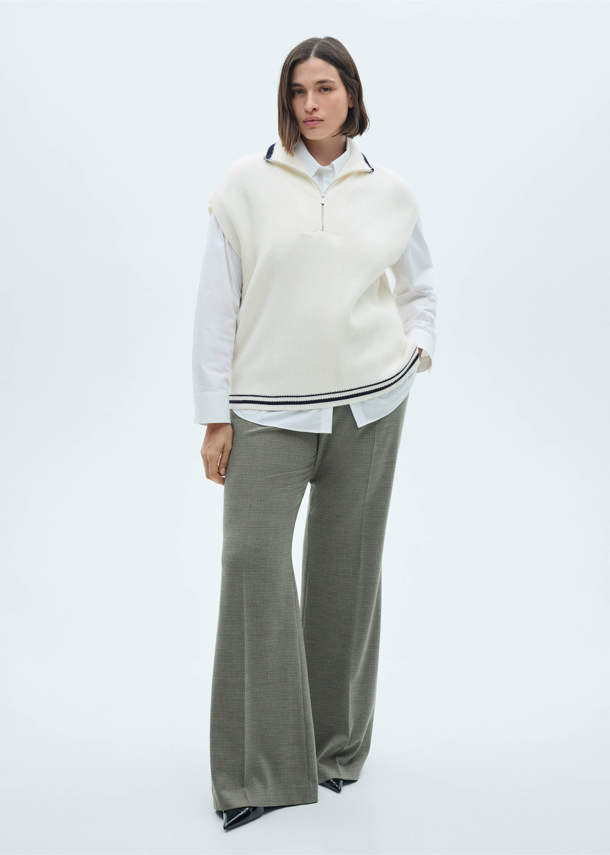 Knitted vest with zip - Details of the article 3, Ecru. Ref: 77084033-00.