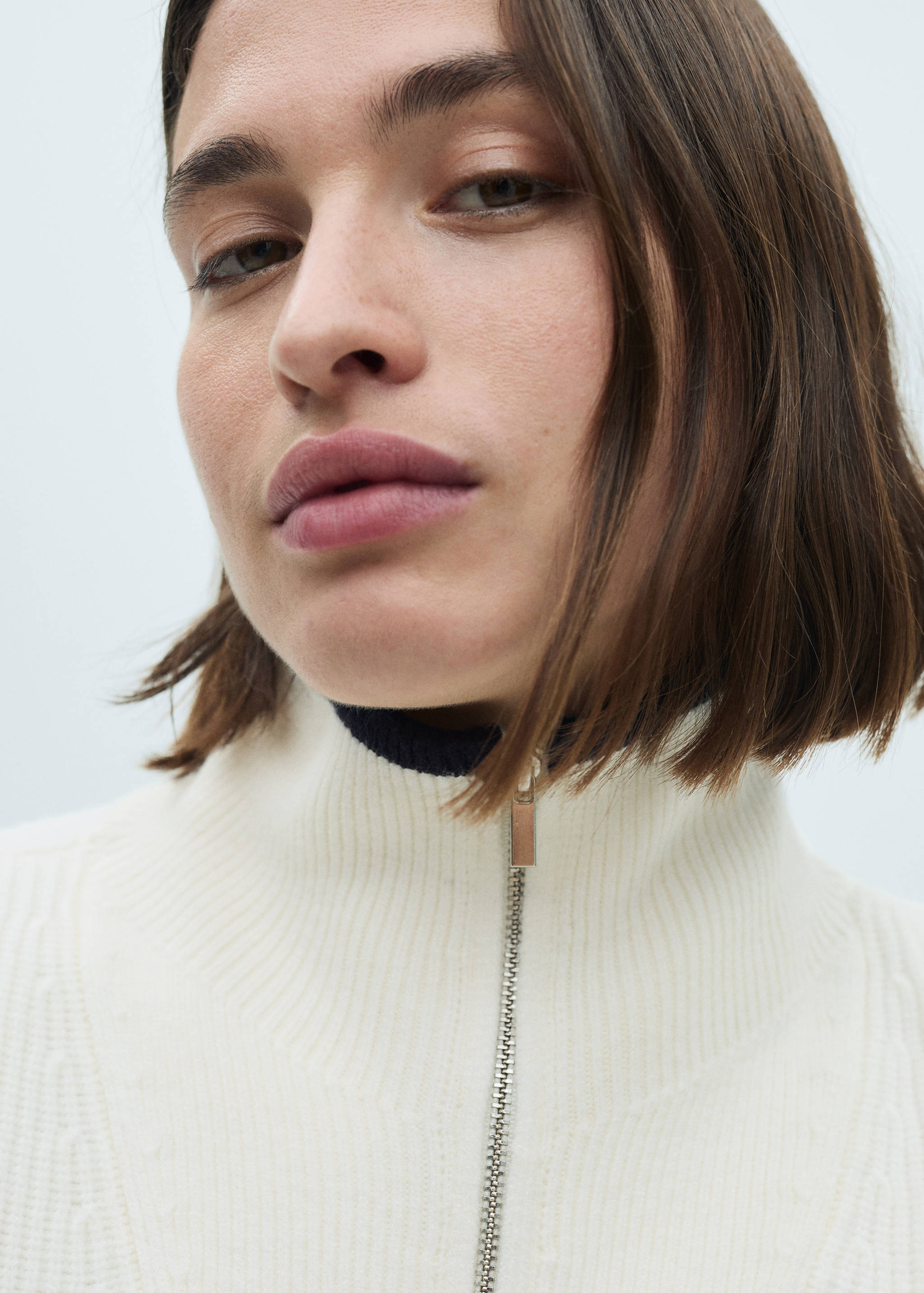 Knitted gilet with zip - Details of the article 4