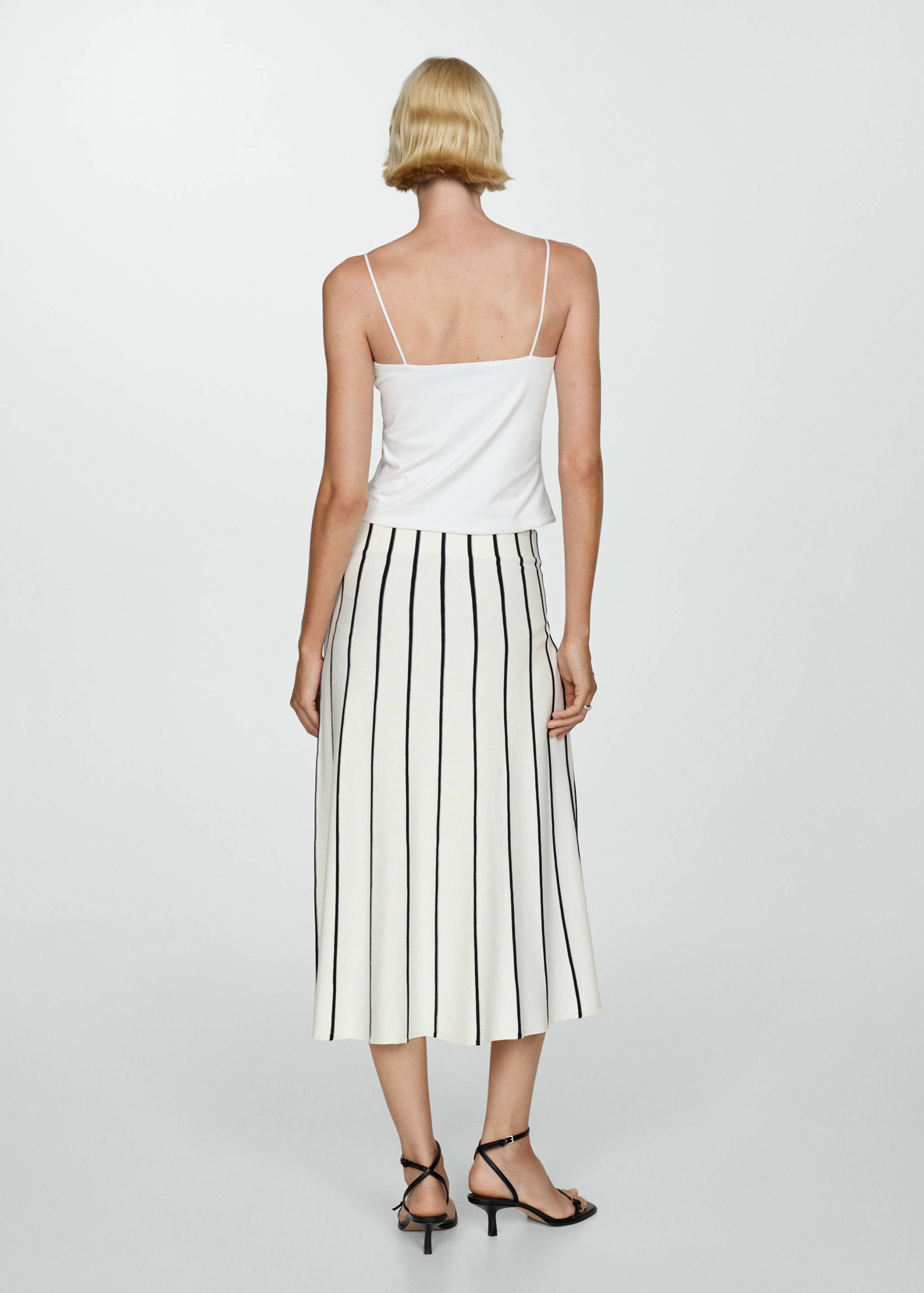 Top na ramiączkach z prostym dekoltem - Tylna strona artykułu