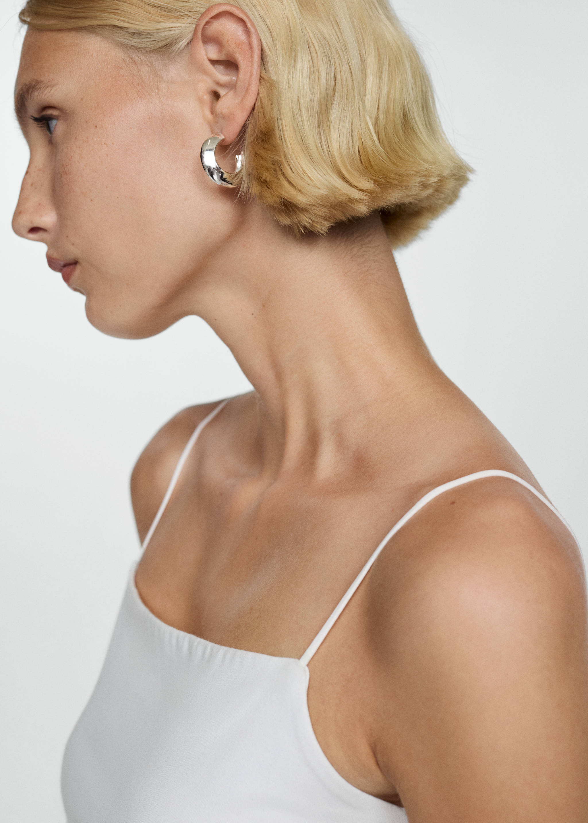 Top na ramiączkach z prostym dekoltem - Szczegóły artykułu 1