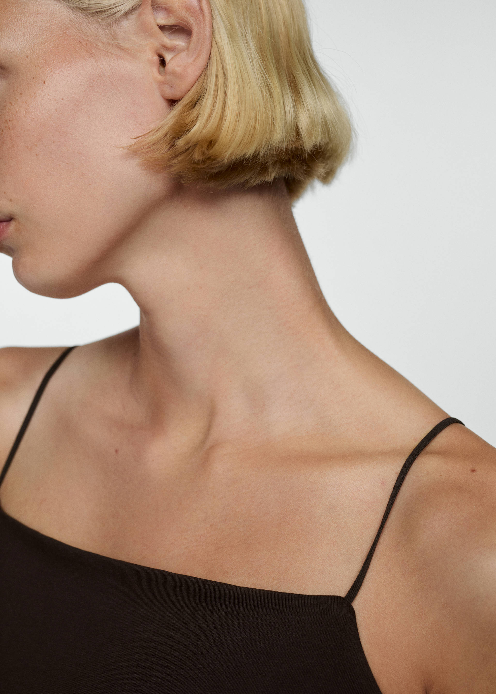 Top na ramiączkach z prostym dekoltem - Szczegóły artykułu 6