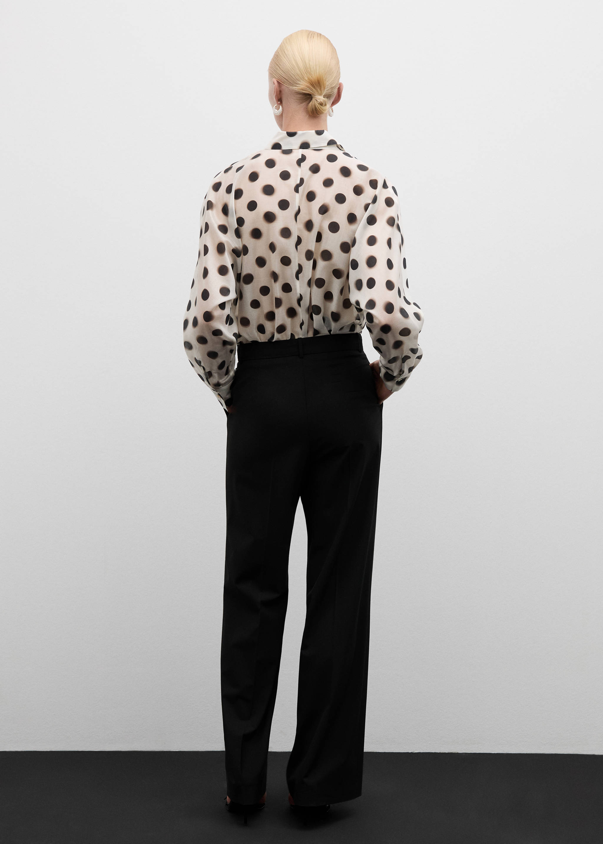 Polka-dot lyocell shirt - Reverse of the article