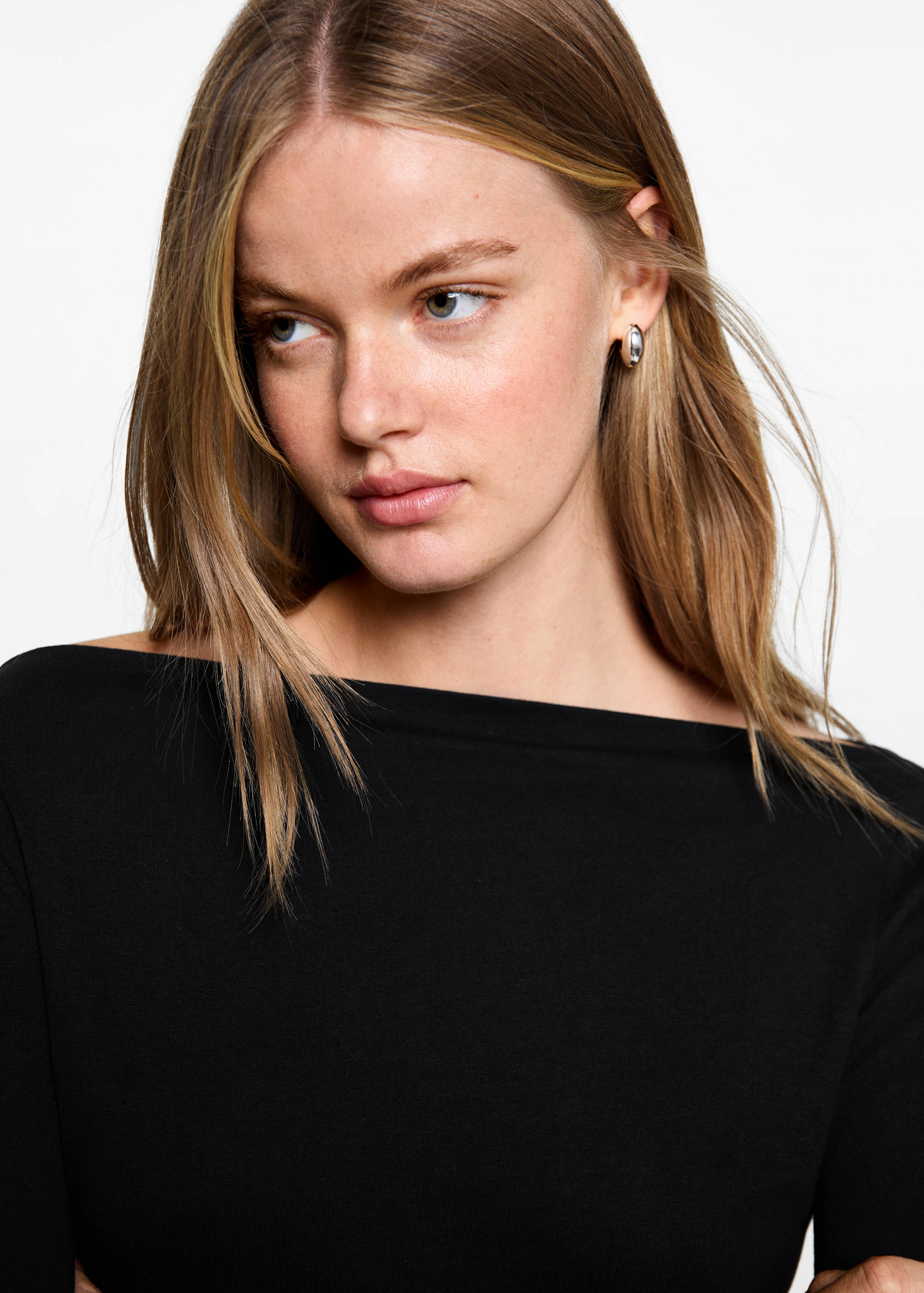 T-shirt with gathered details - Details of the article 1