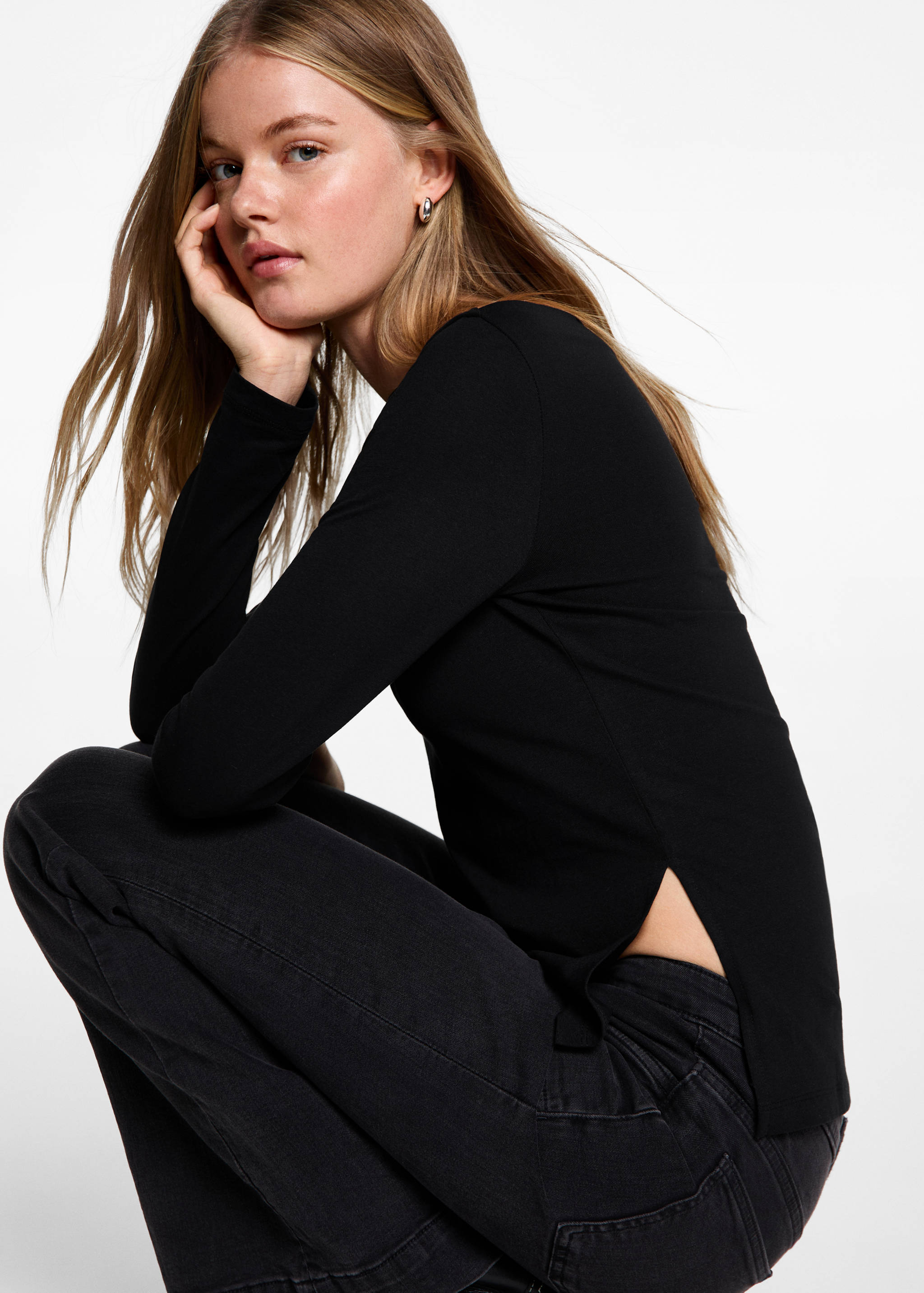 T-shirt with gathered details - Details of the article 2