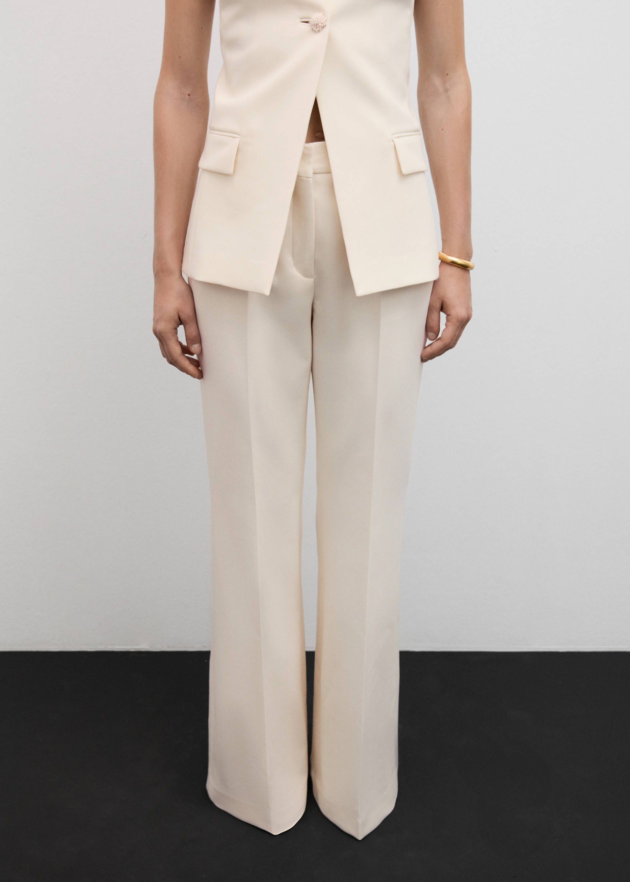 Pantalón acampanado traje - Plano medio