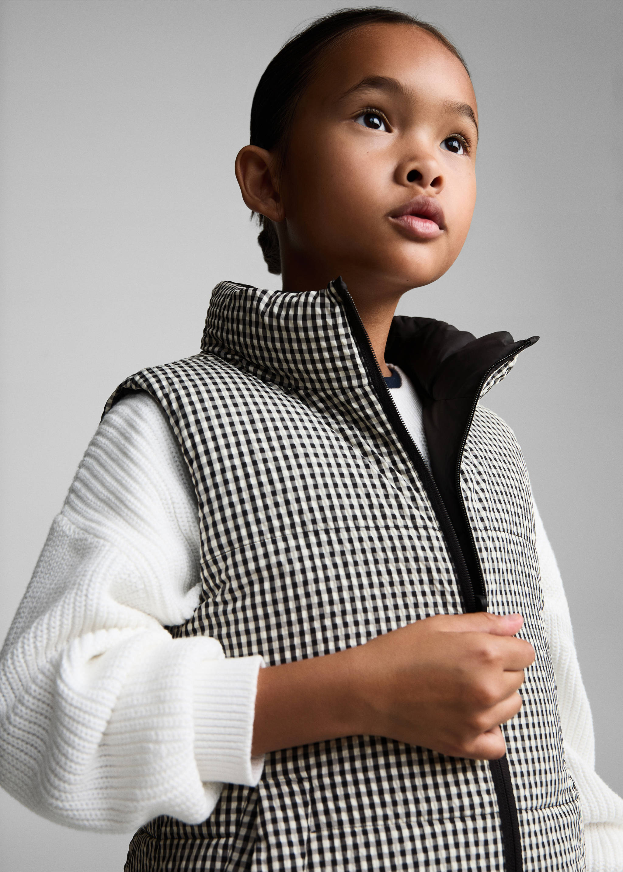 Reversible quilted gilet - Details of the article 1, Black. Ref: 77084435-00.