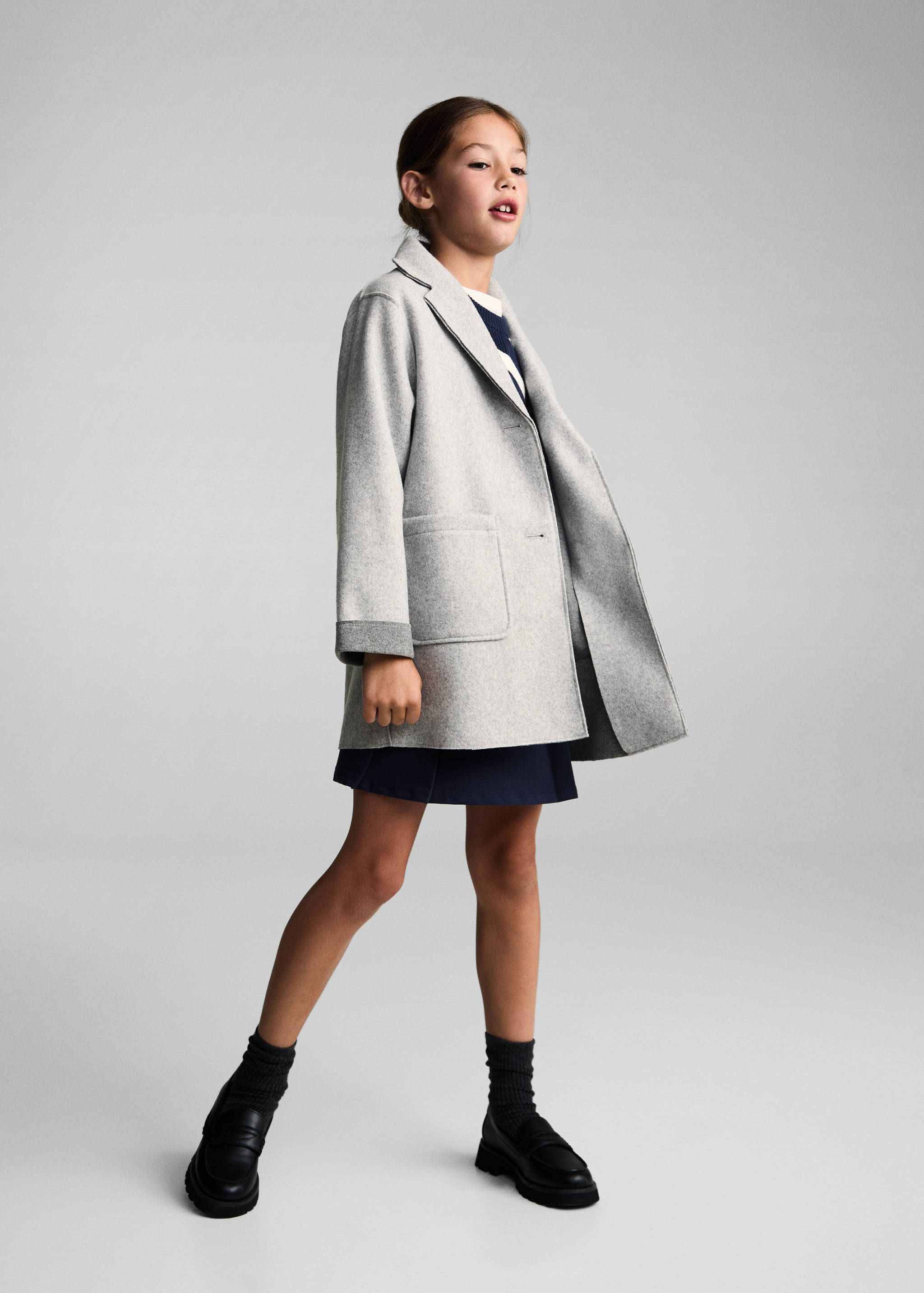 Cloth coat with pockets - General plane