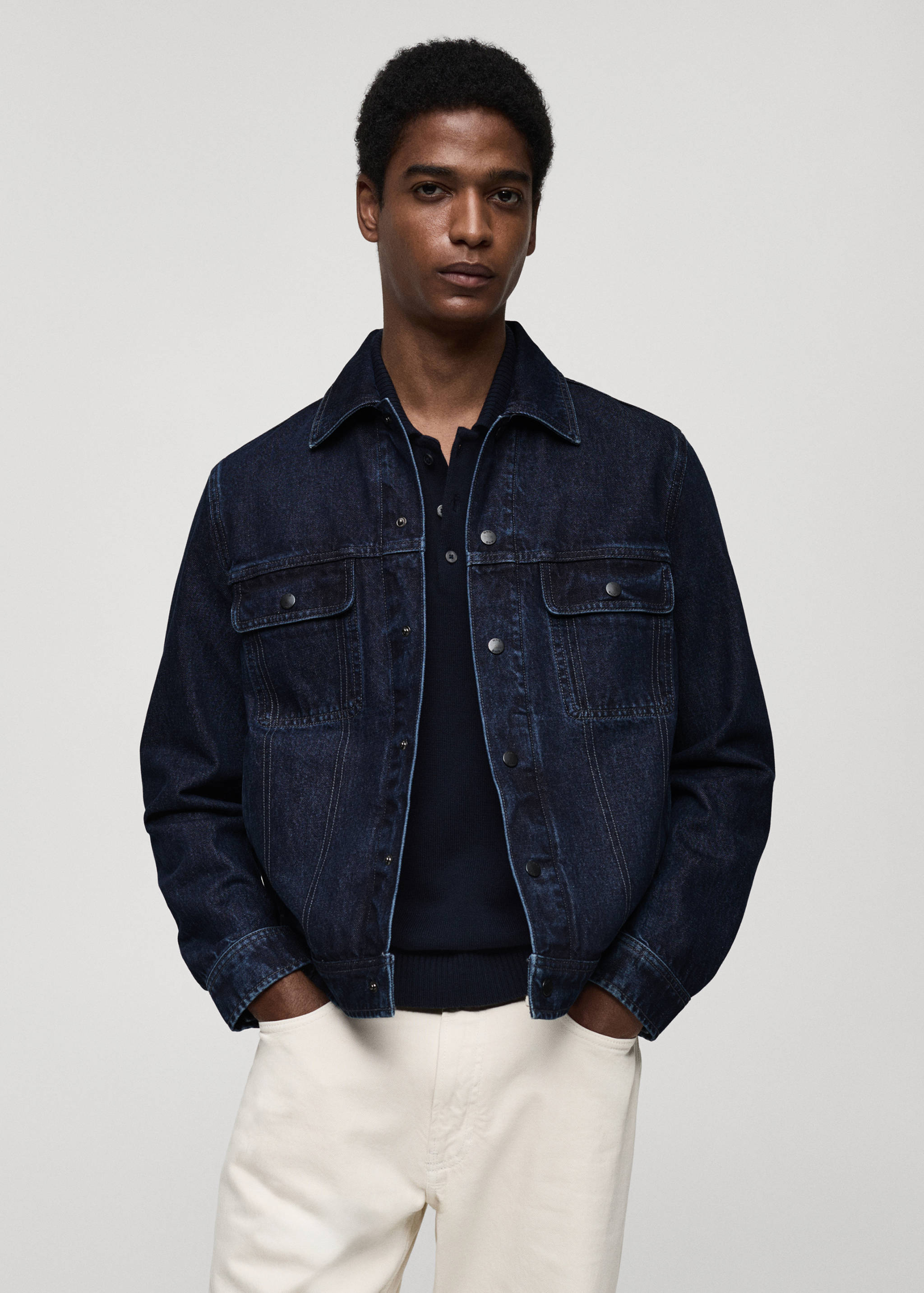 Jeansjacke mit Taschen - Mittlere Ansicht