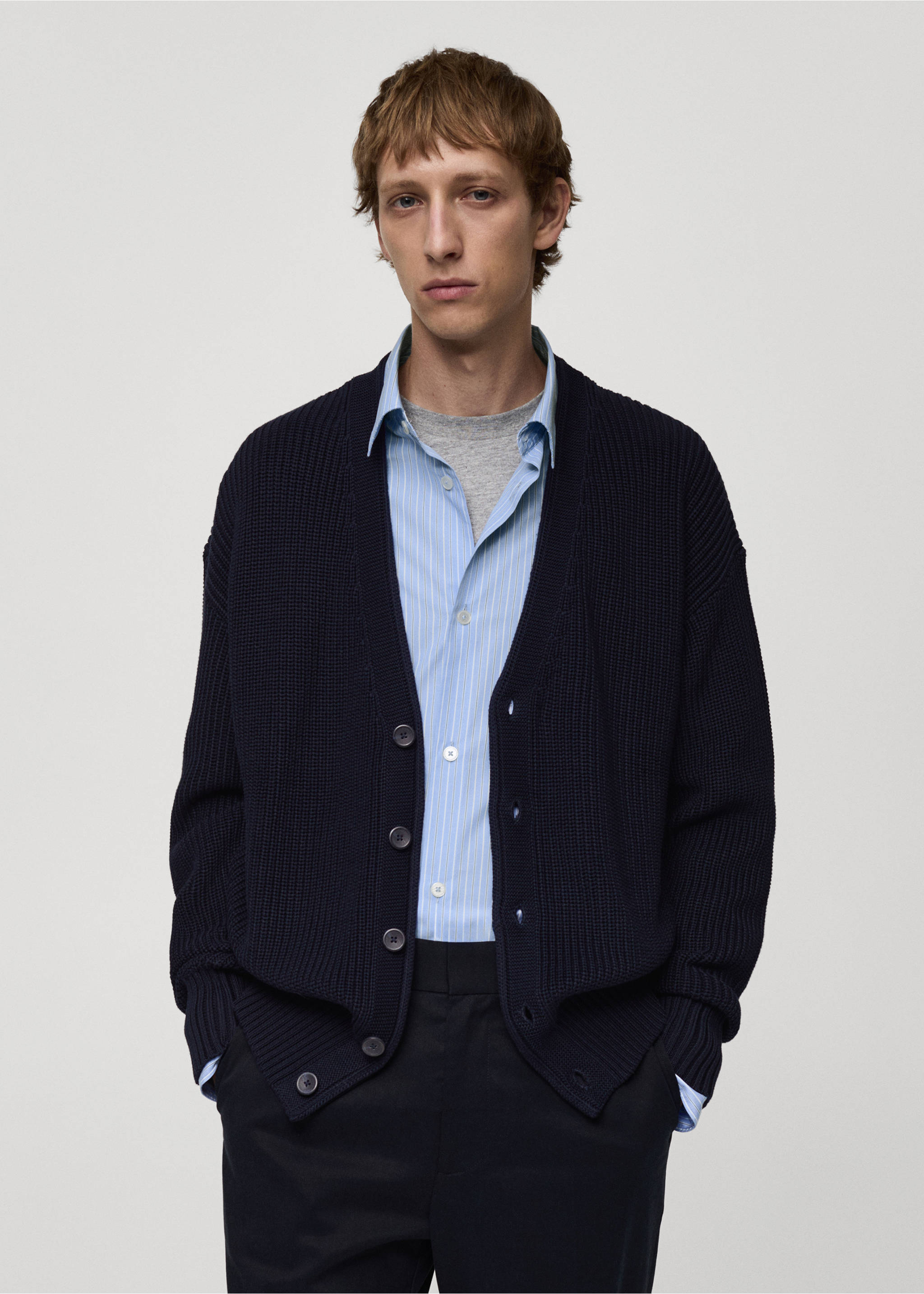 Gerippter Grobstrick-Cardigan mit Knöpfen - Mittlere Ansicht, Dunkles Marineblau. Ref: 77084445-00.