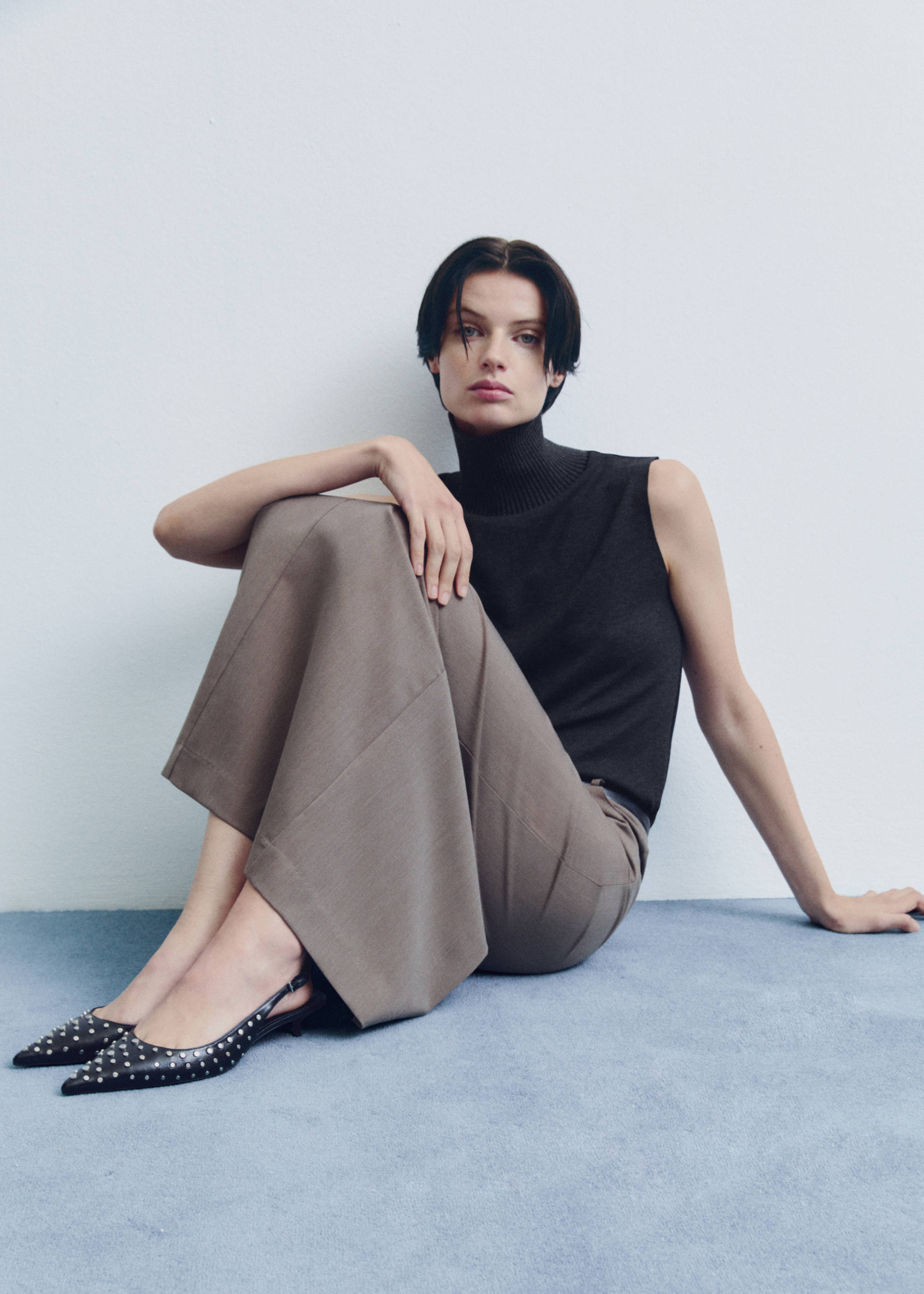 Zapato destalonado tachuelas - Plano general