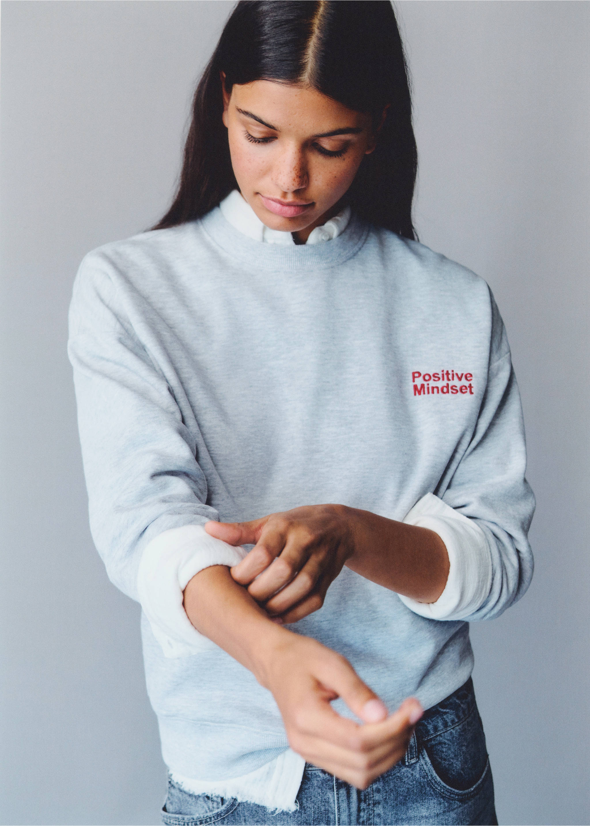 Sweat-shirt coton détails brodés - Détail de l'article 5, Gris chiné clair. Ref: 77084447-00.