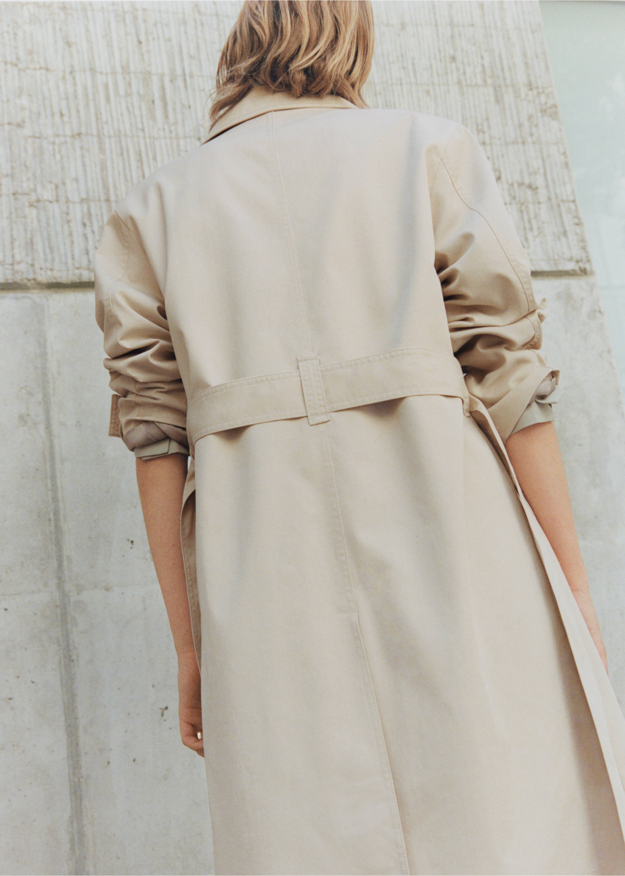 Trench long double boutonnage - Détail de l'article 7, Beige. Ref: 77084762-00.