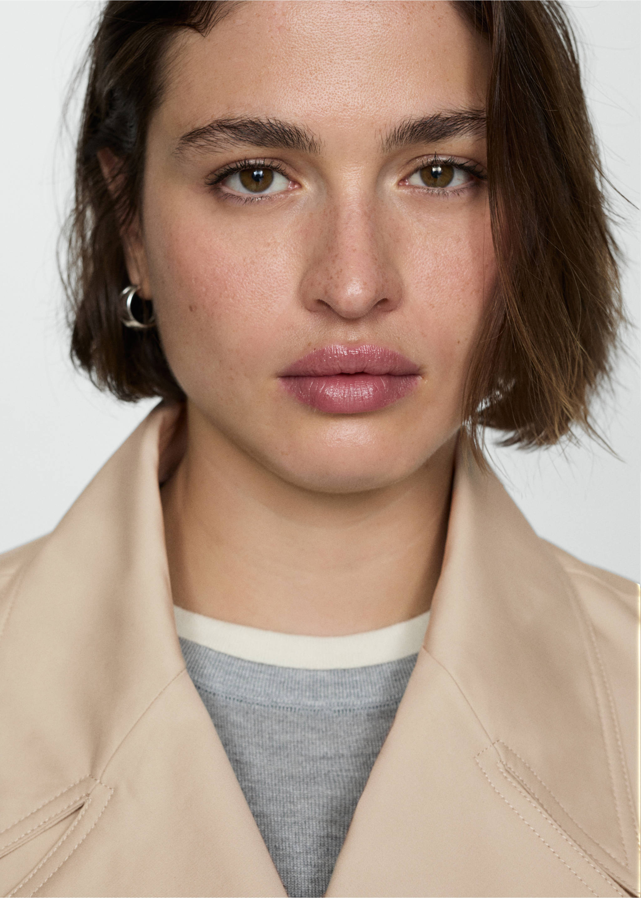 Trench long double boutonnage - Détail de l'article 4, Beige. Ref: 77084762-00.