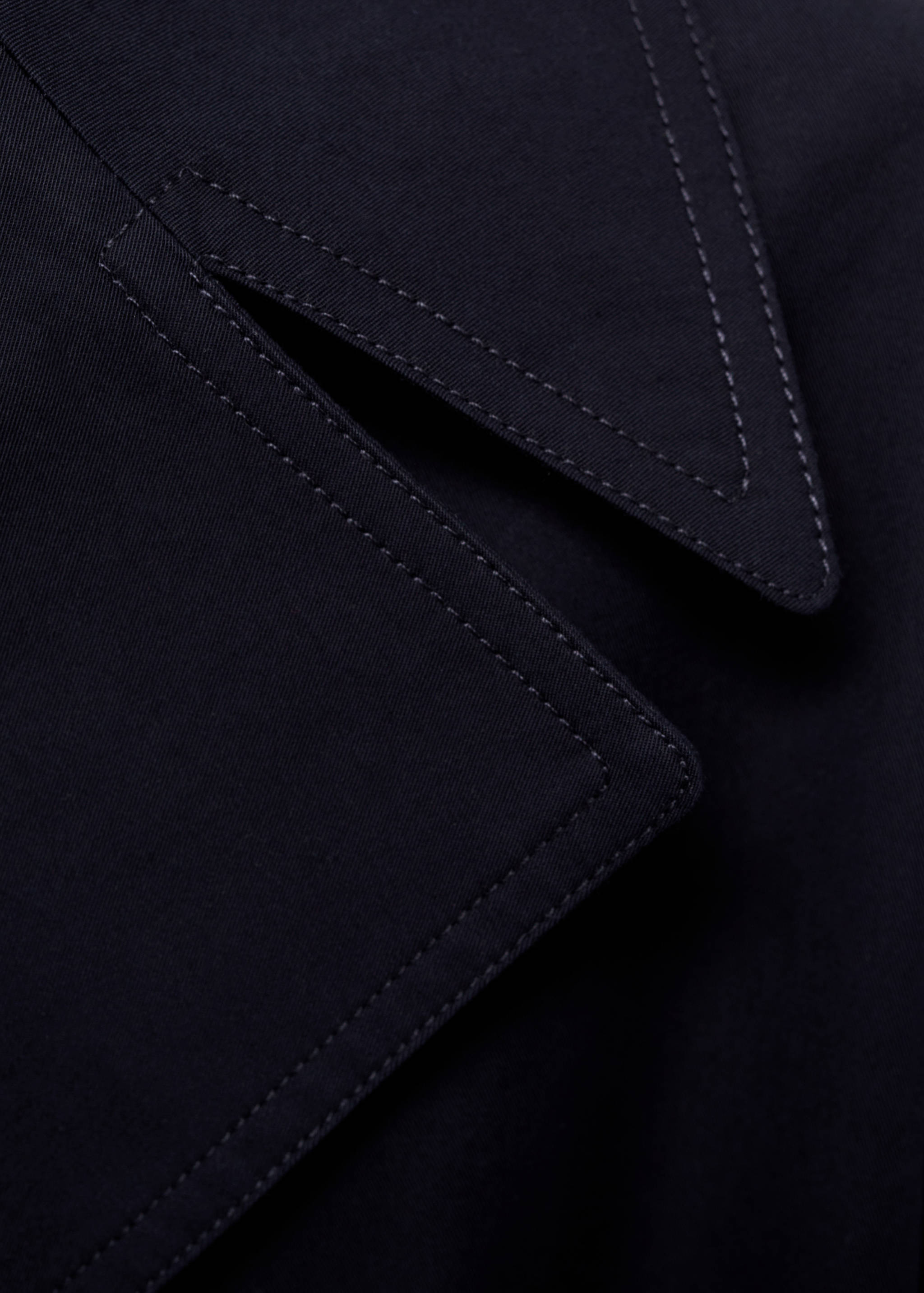Long double-breasted trench coat - Details of the article 8