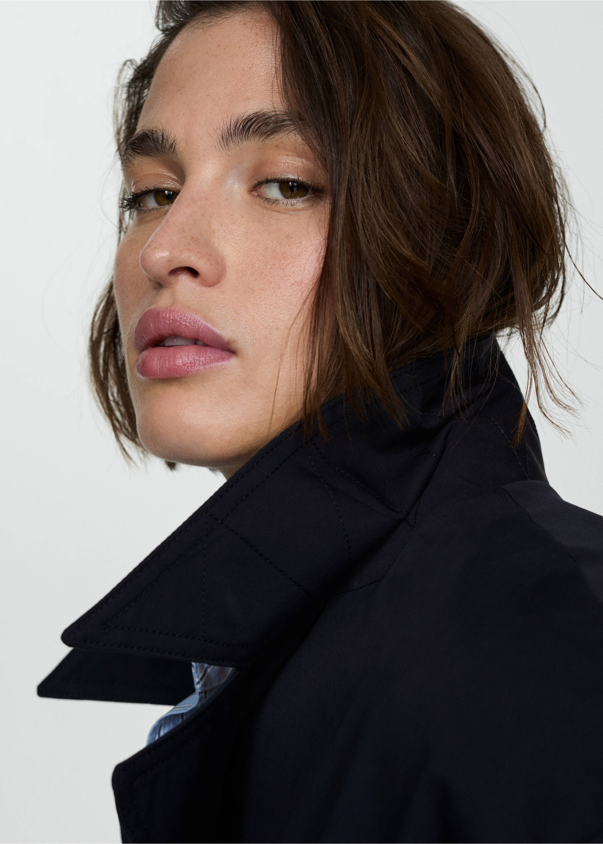Long double-breasted trench coat - Details of the article 4, Black. Ref: 77084762-00.