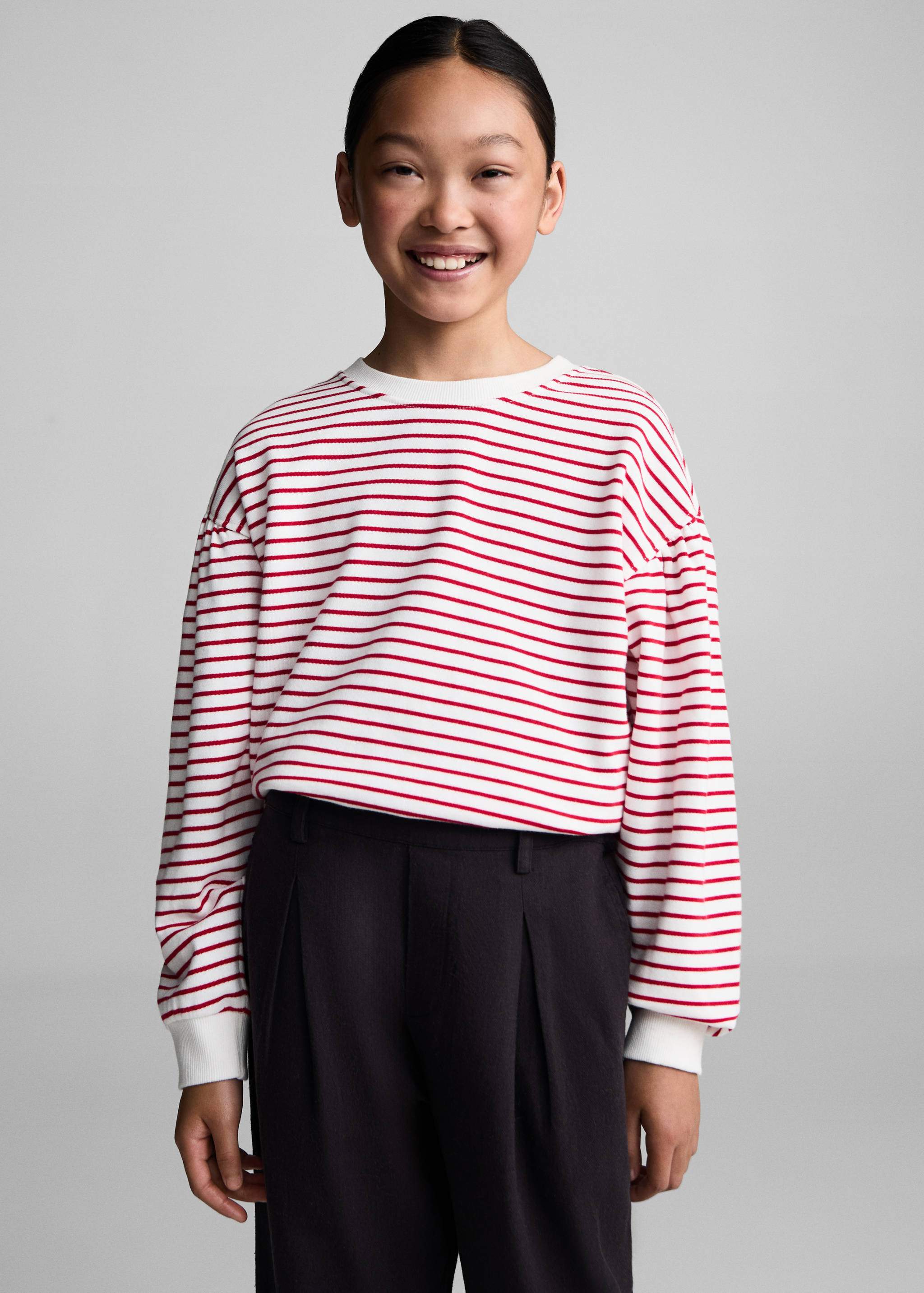 Byxor med veckdetaljer - Bild av mittparti