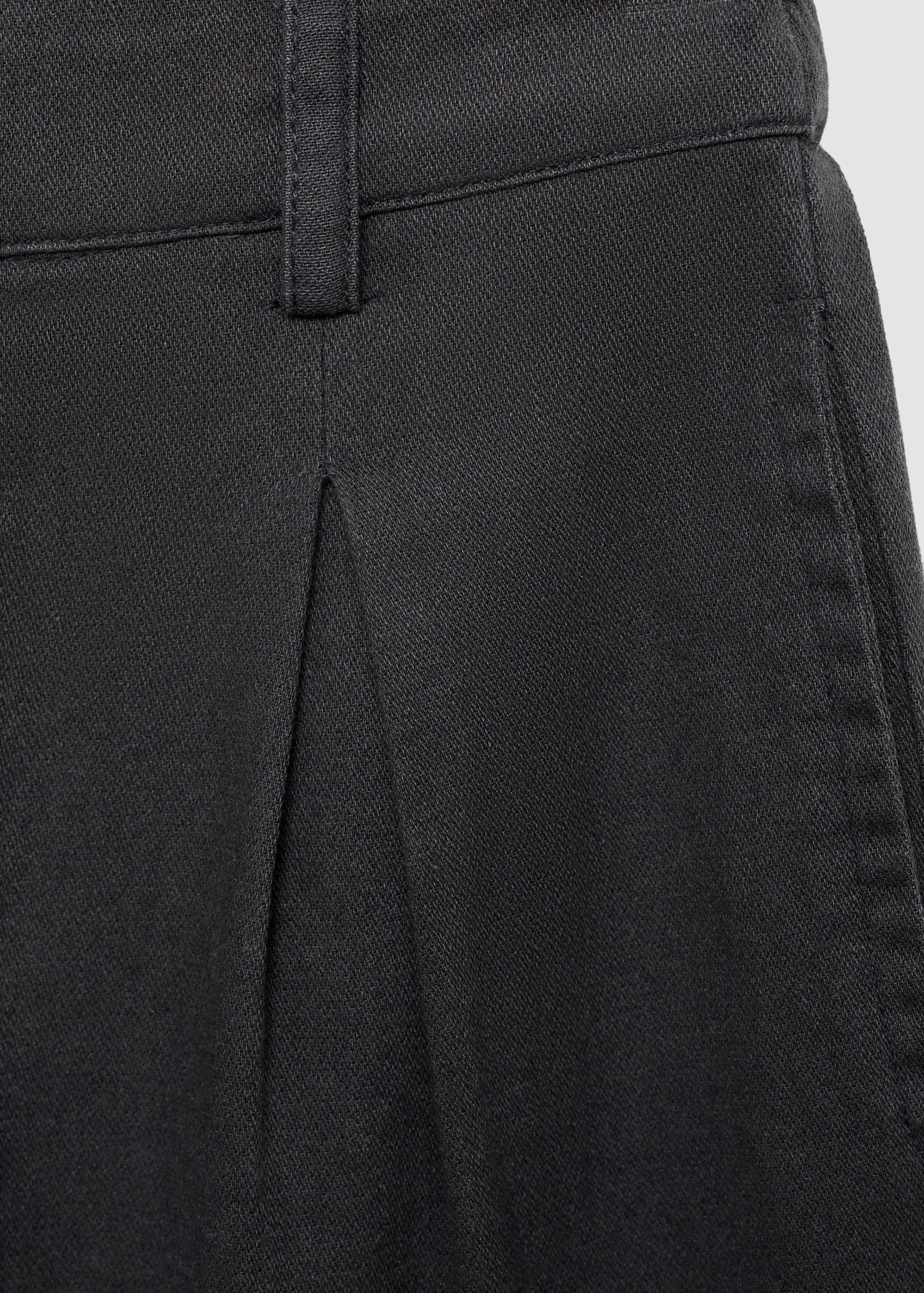 Byxor med veckdetaljer - Detaljer om artikeln 8