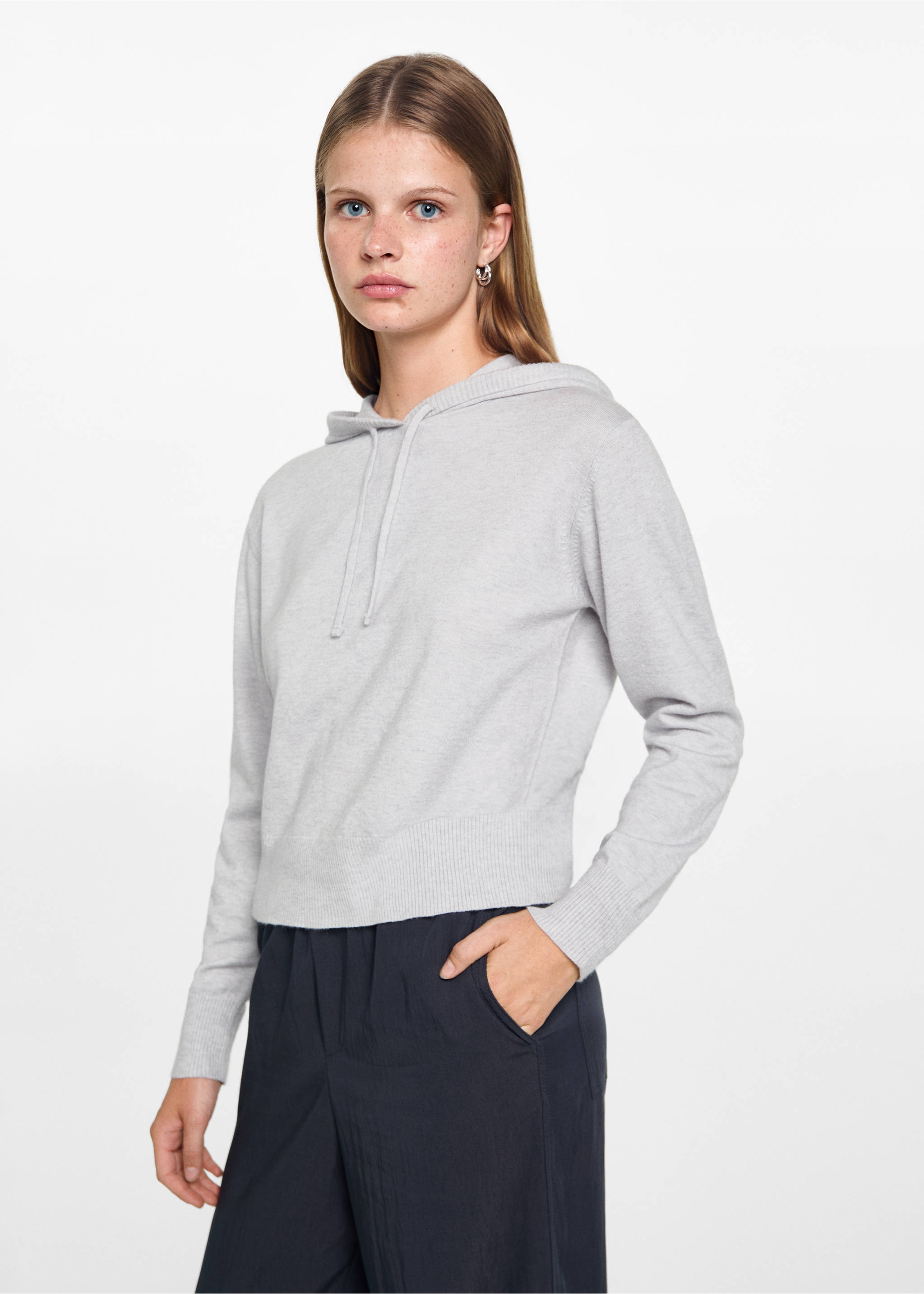 Strickpullover mit Kapuze - Mittlere Ansicht, Grau. Ref: 77084785-00.