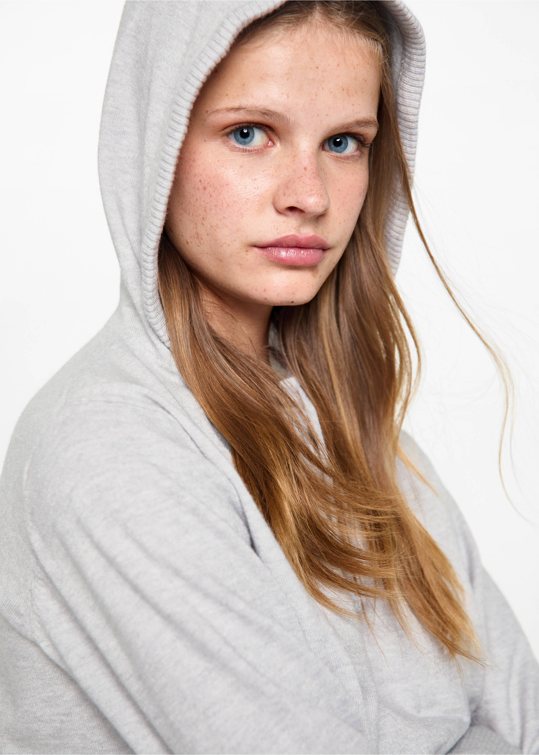 Strickpullover mit Kapuze - Detail des Artikels 1, Grau. Ref: 77084785-00.