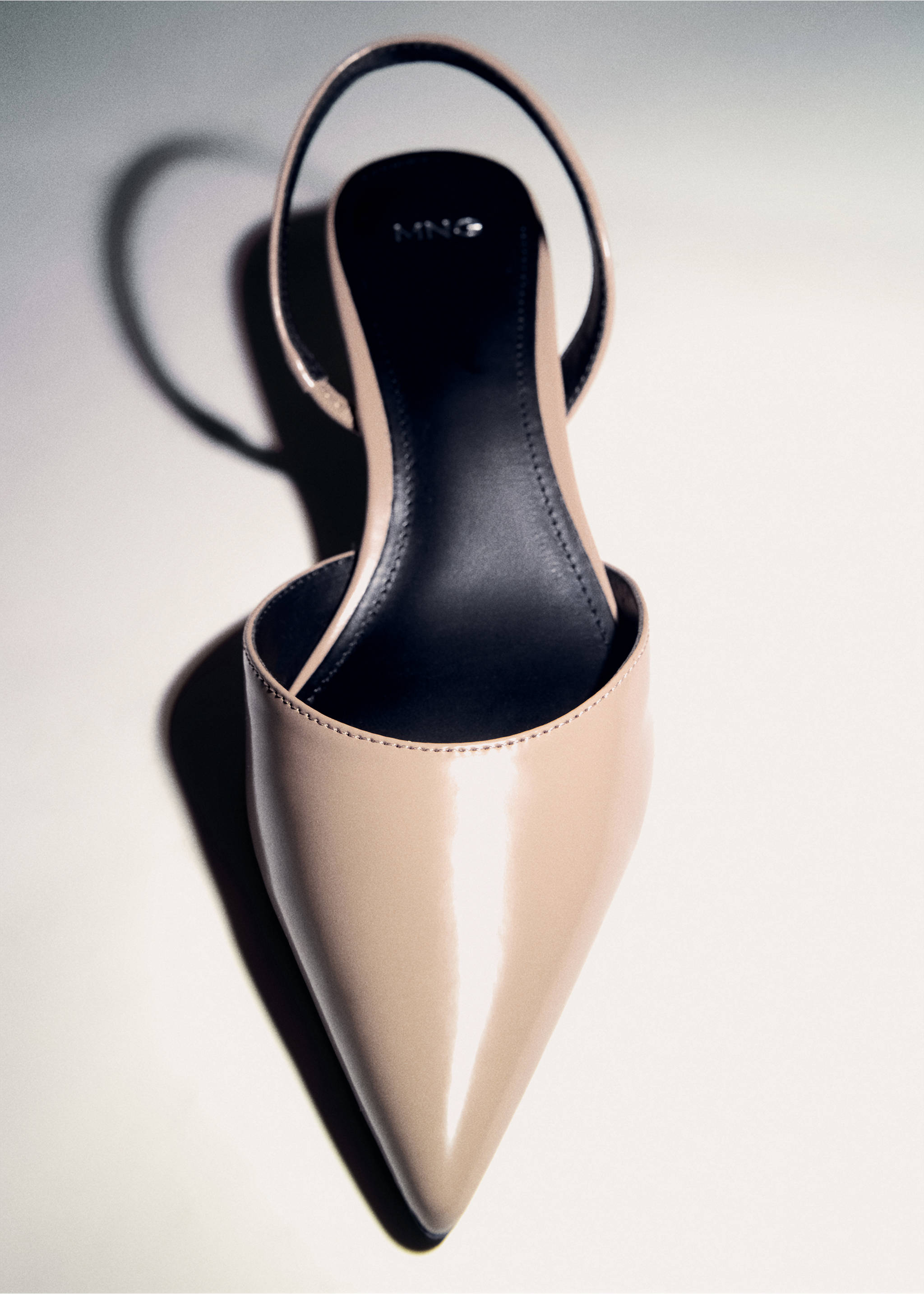 Kitten-heel pointed shoes - Details of the article 5, Light/Pastel Brown. Ref: 77084786-00.