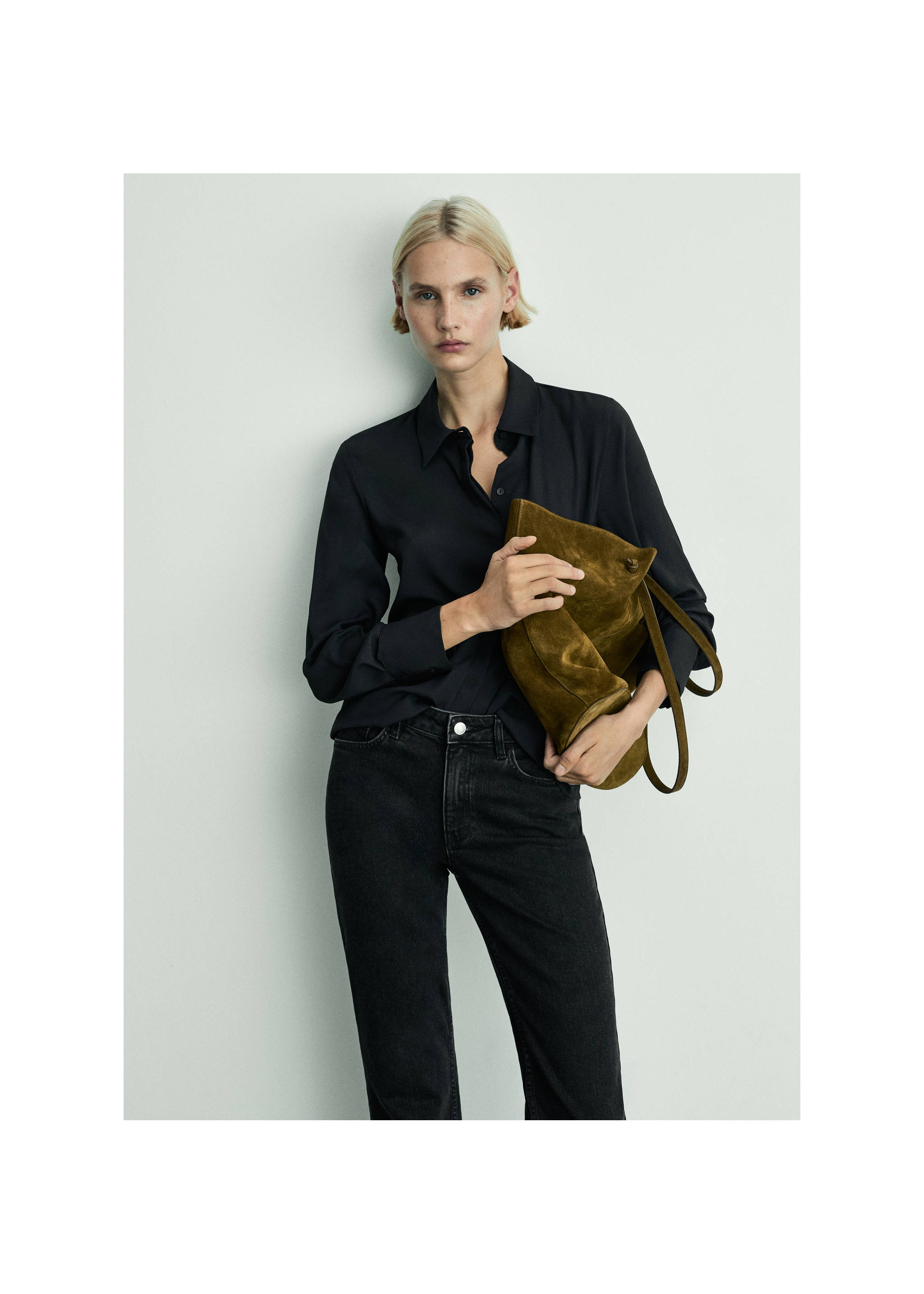 Camisa manga larga fluida - Detalle del artículo 7, Negro. Ref: 77085628-00.