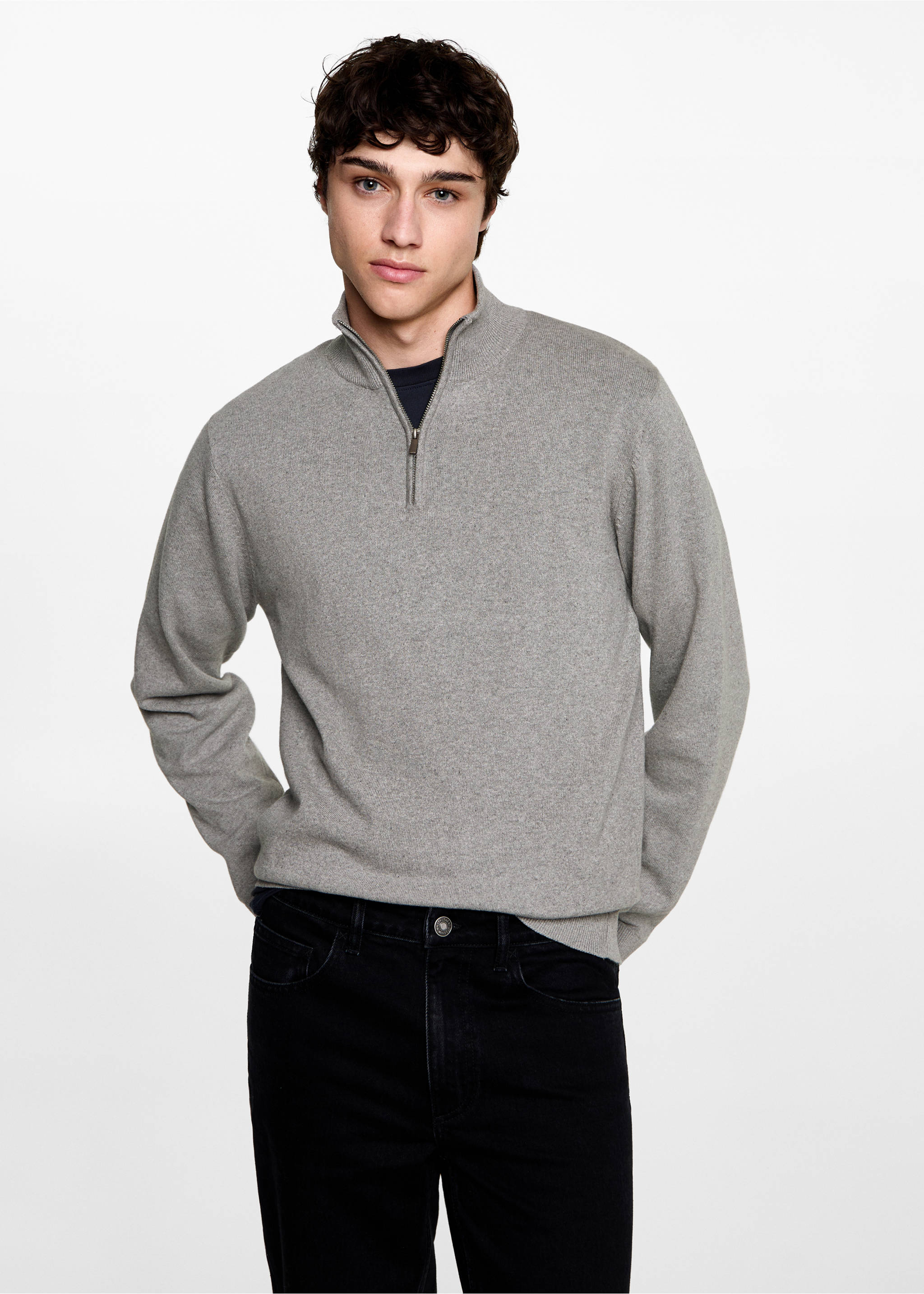 Sweter z kominowym kołnierzem - Plan średni, Szary. Ref: 77085632-00.