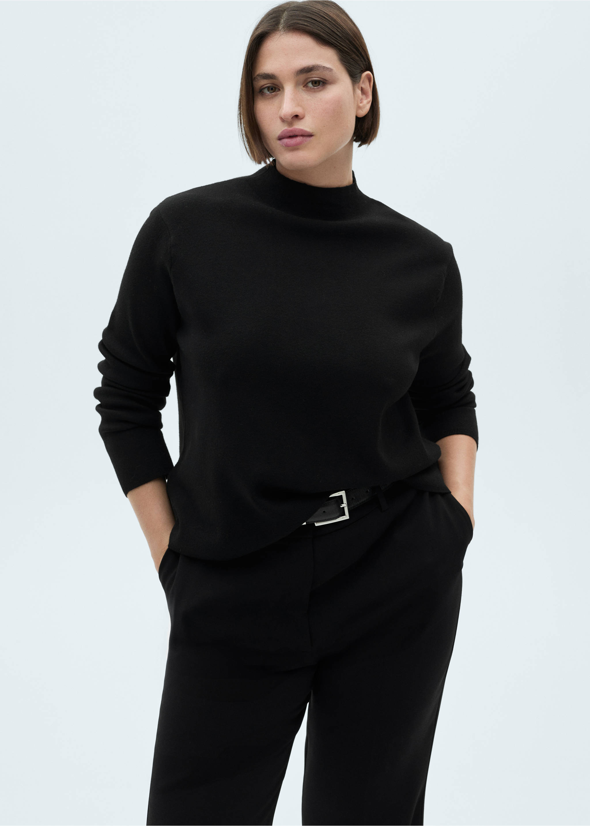 Pull-over col montant - Détail de l'article 5, Noir. Ref: 77085636-00.