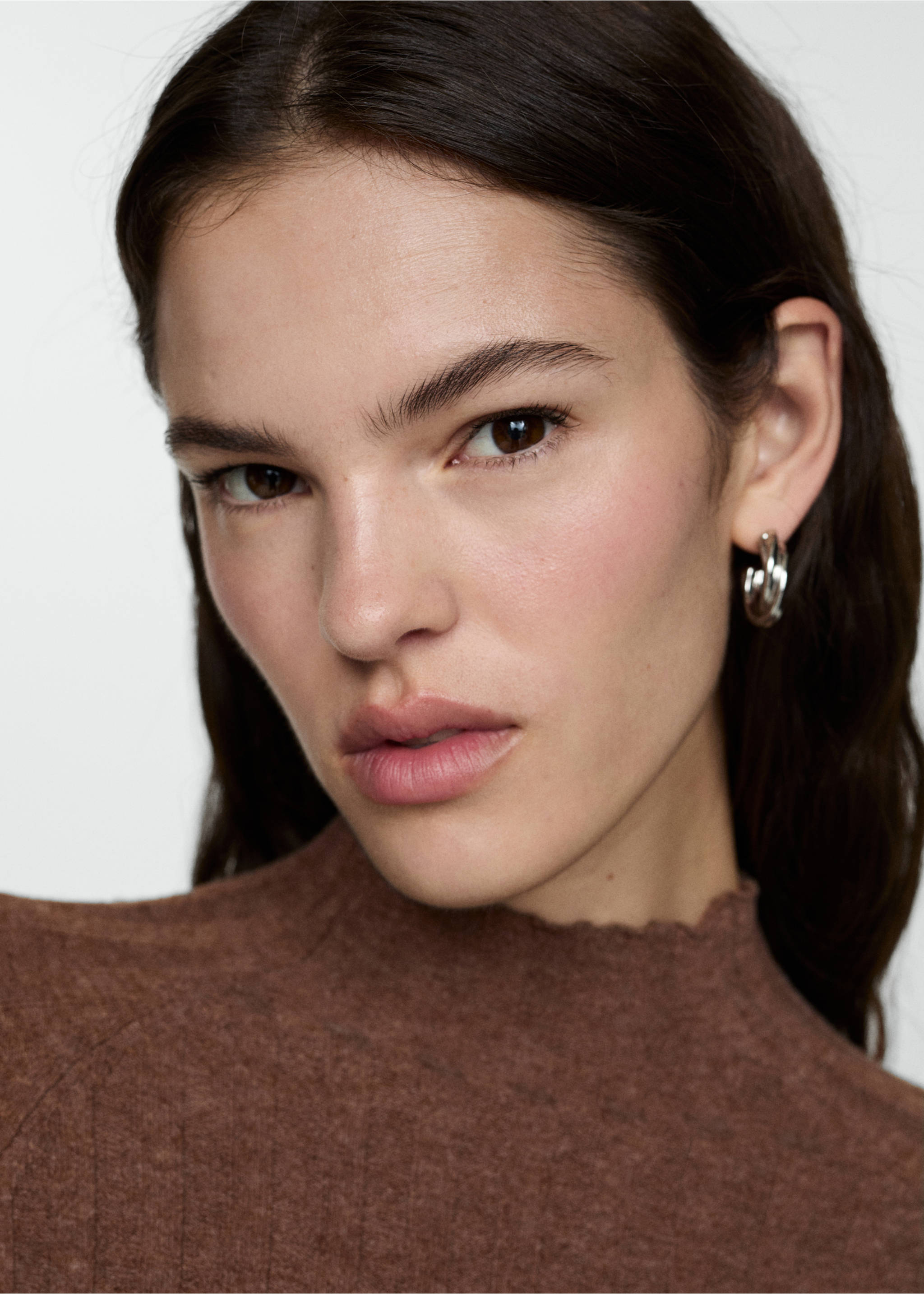 Rippkleid mit halbhohem Kragen - Detail des Artikels 1, Karamell. Ref: 77085645-00.