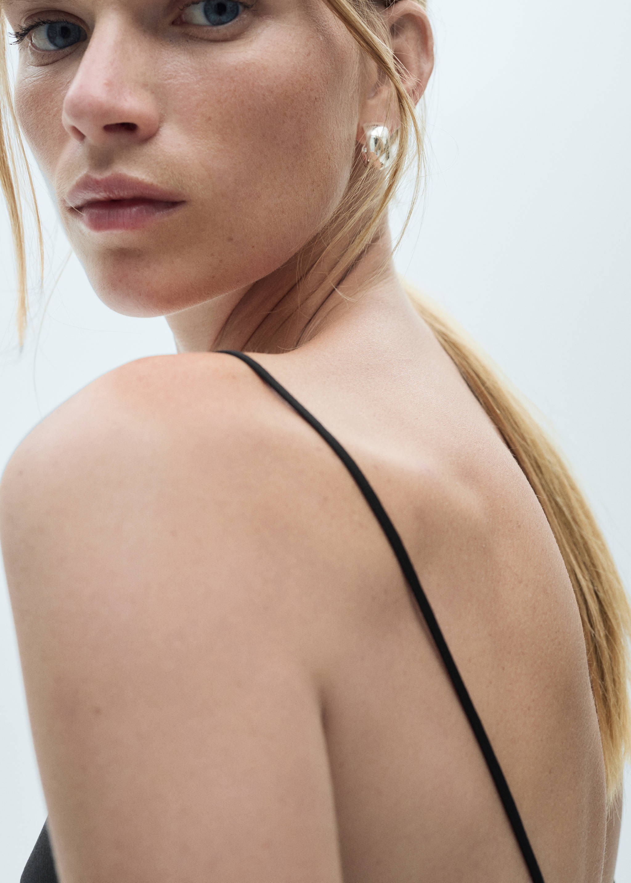 Top acetinado com alças finas - Pormenor do artigo 1