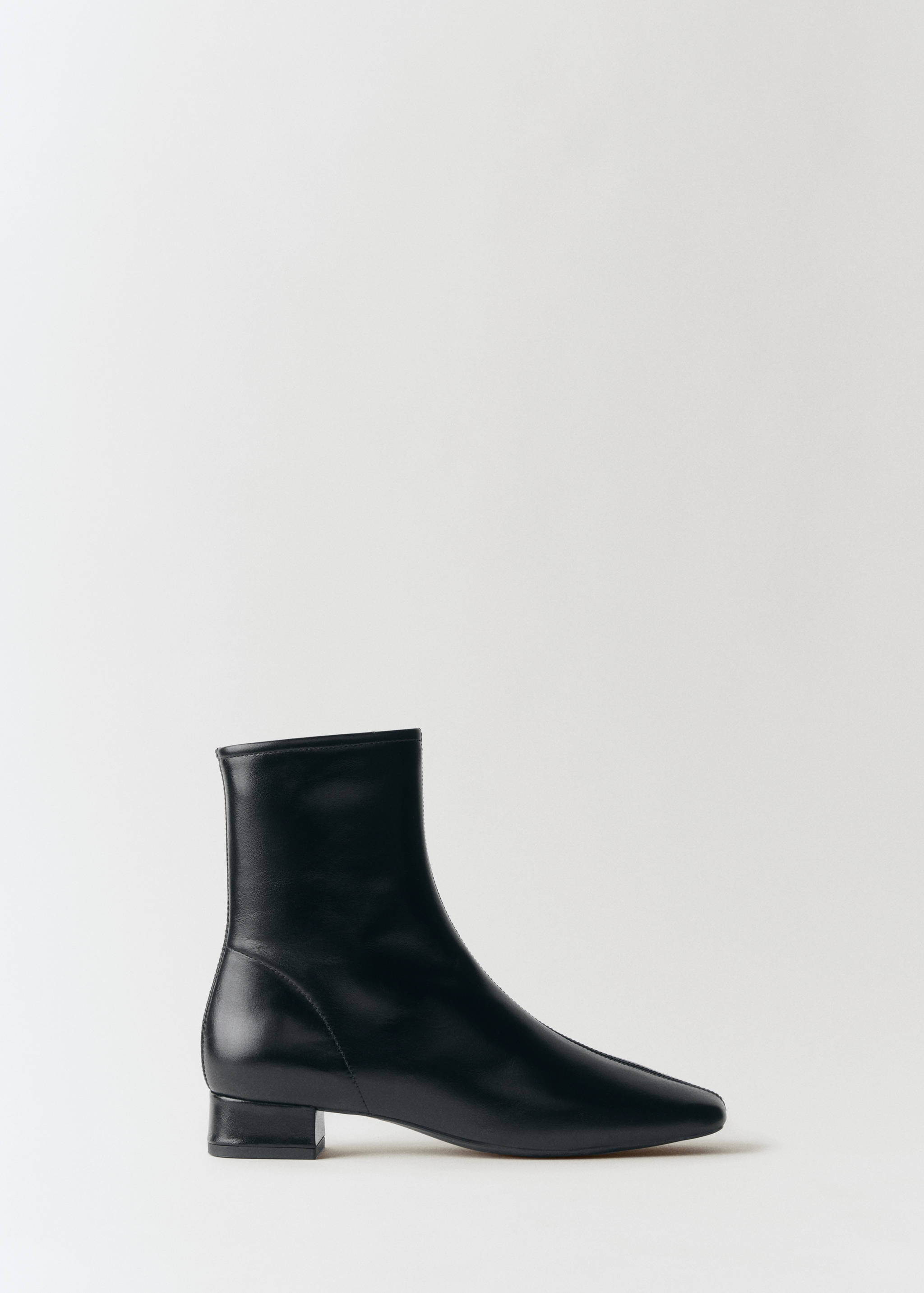 Leather heeled boots - Article without model
