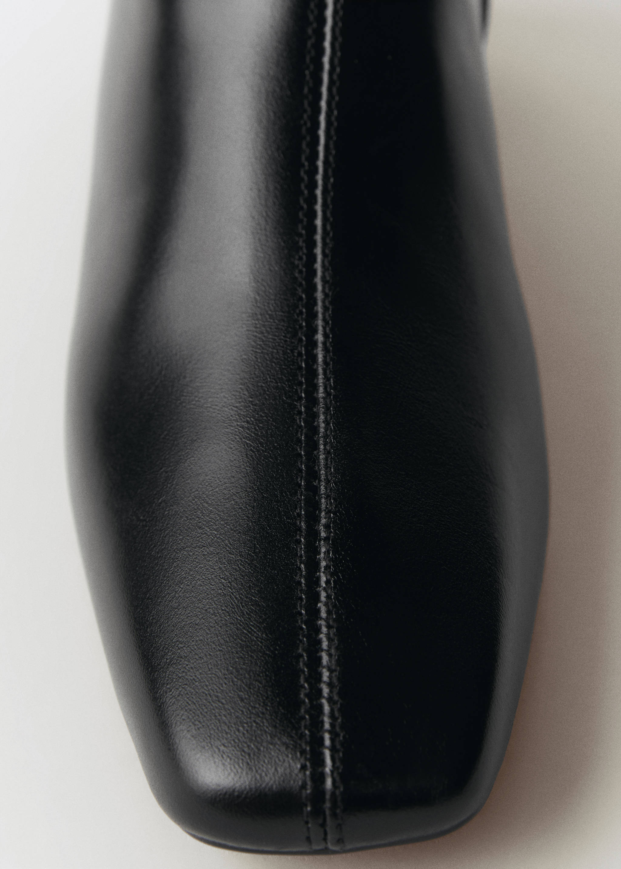 Leather heeled boots - Details of the article 1