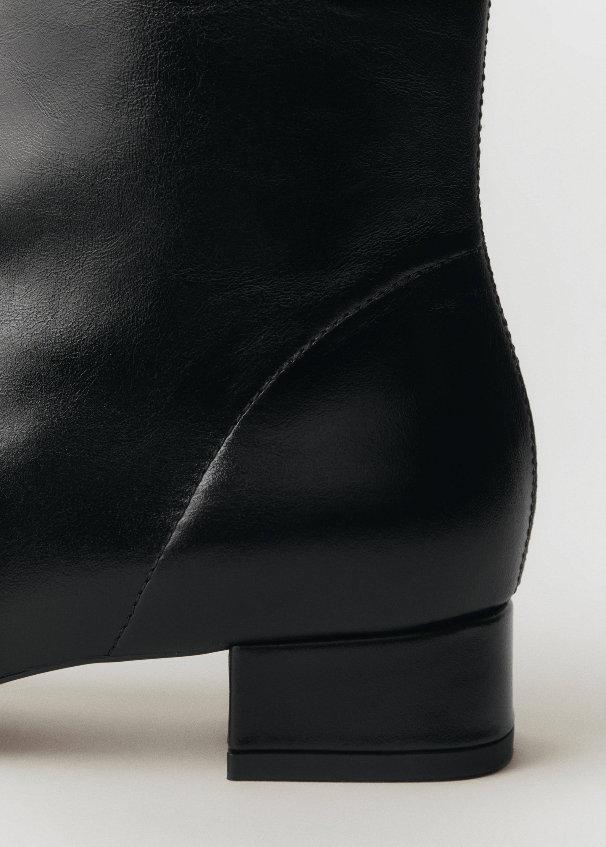 Leather heeled boots - Details of the article 2