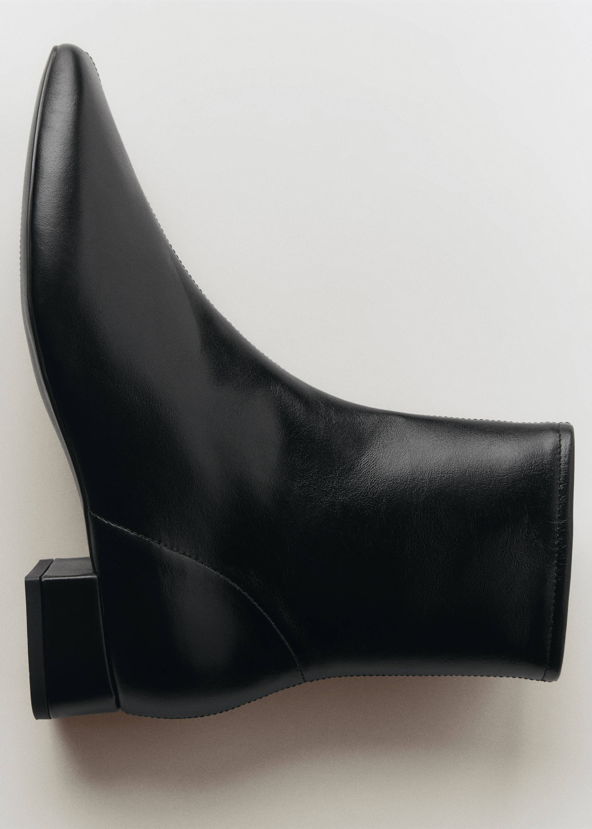 Leather heeled boots - Details of the article 3