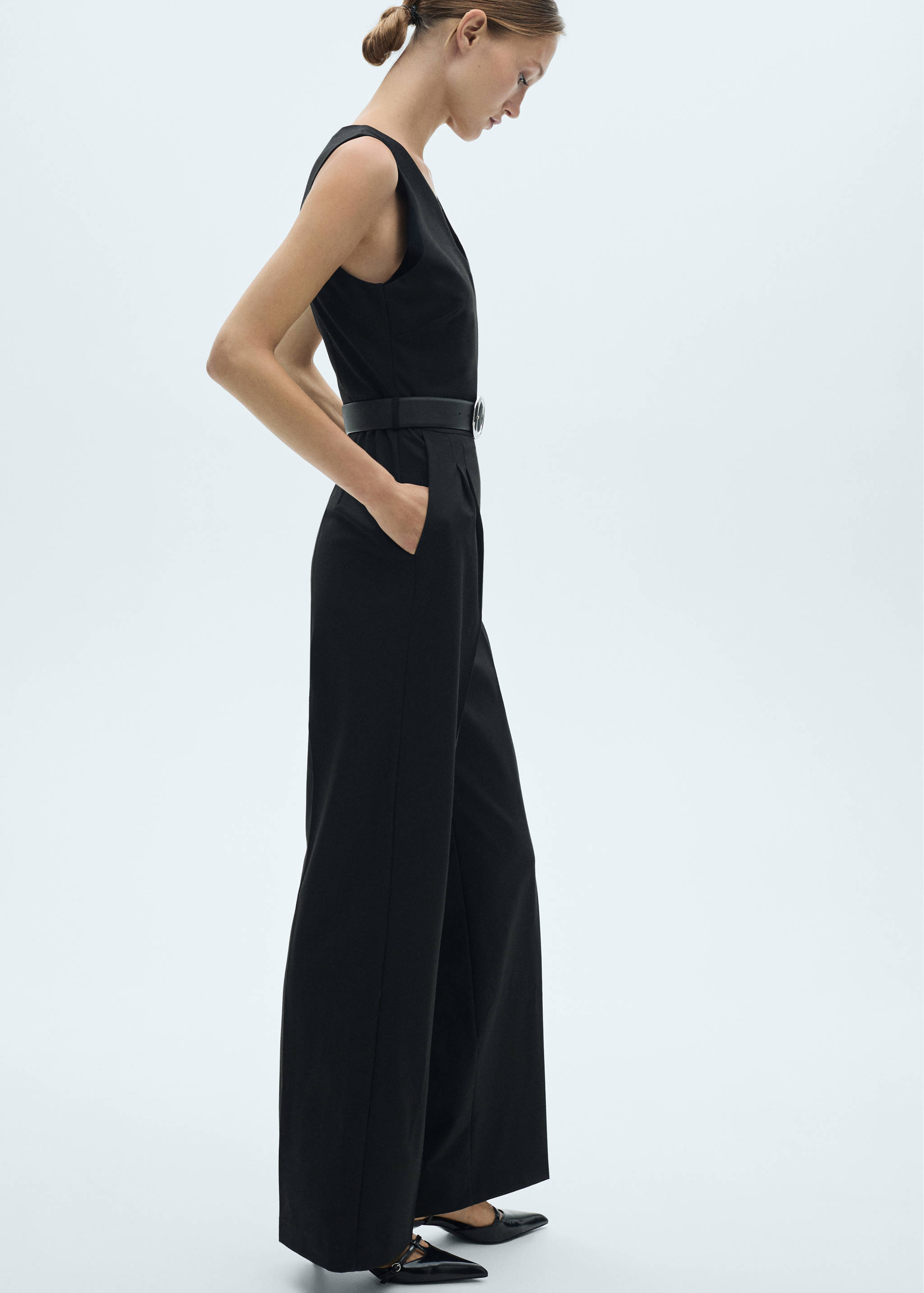 Mono largo cinturón - Plano medio