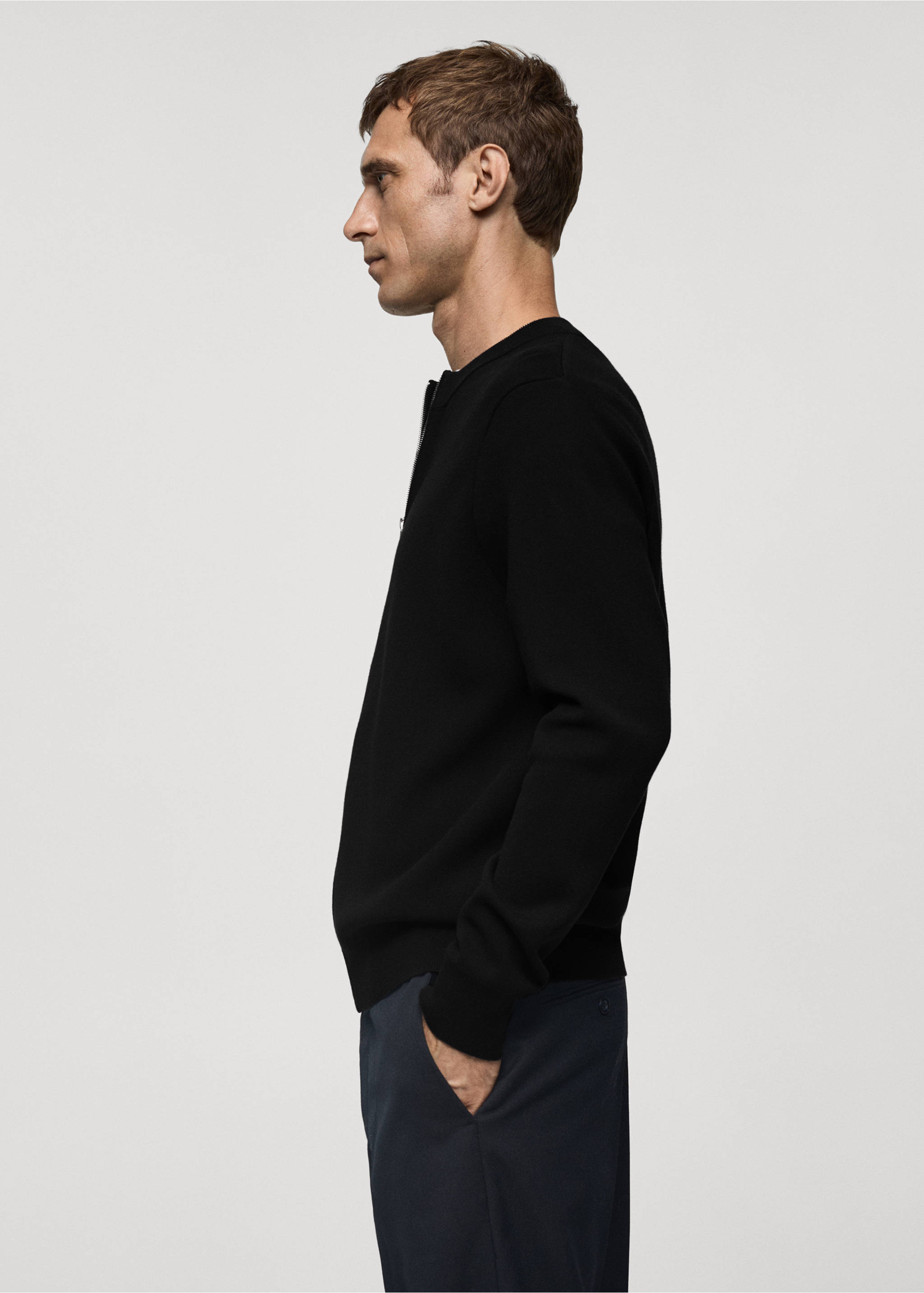 Medium-knit zip-up cardigan - Details of the article 2, Black. Ref: 77085971-00.