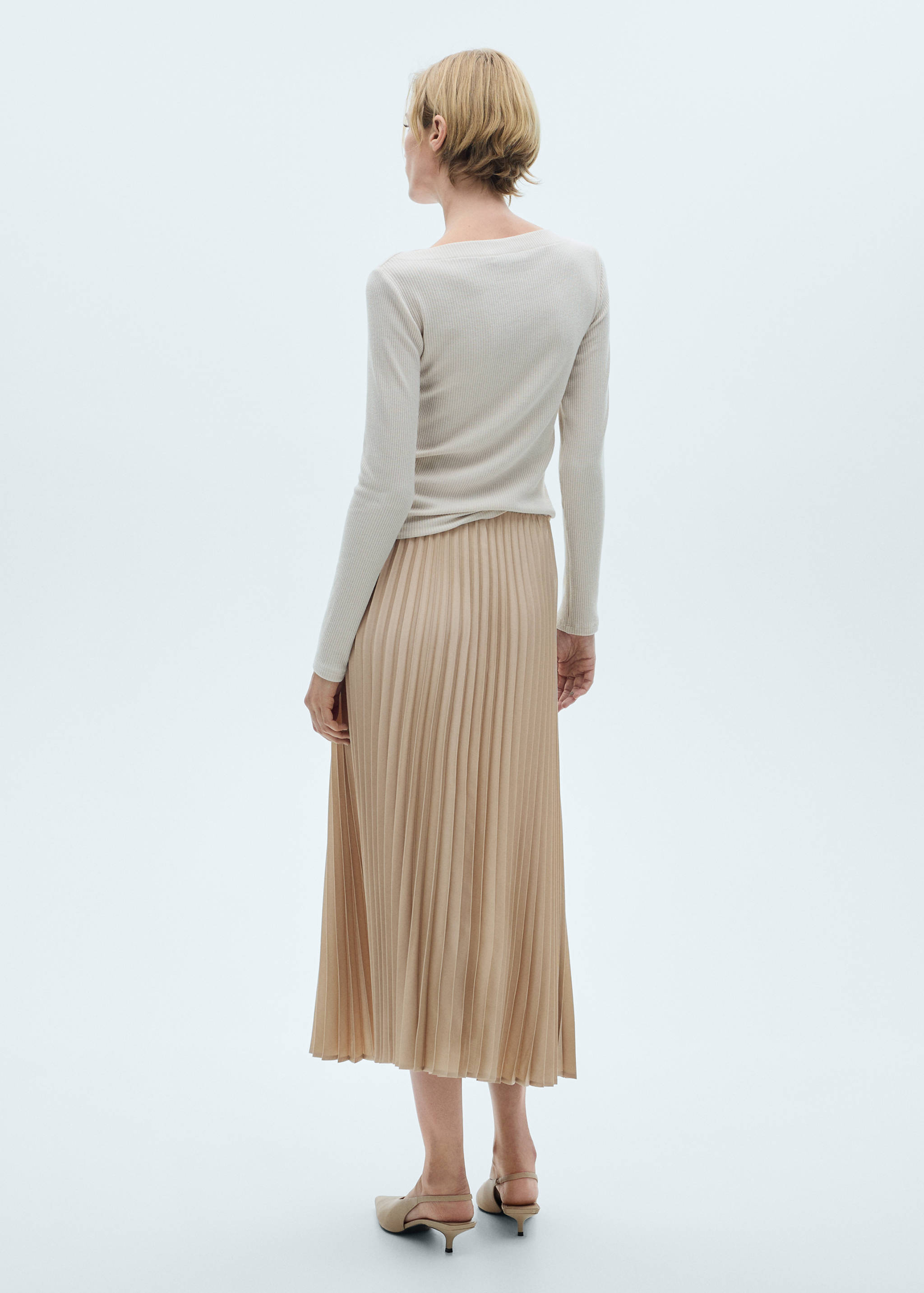 Pleated long skirt - Reverse of the article