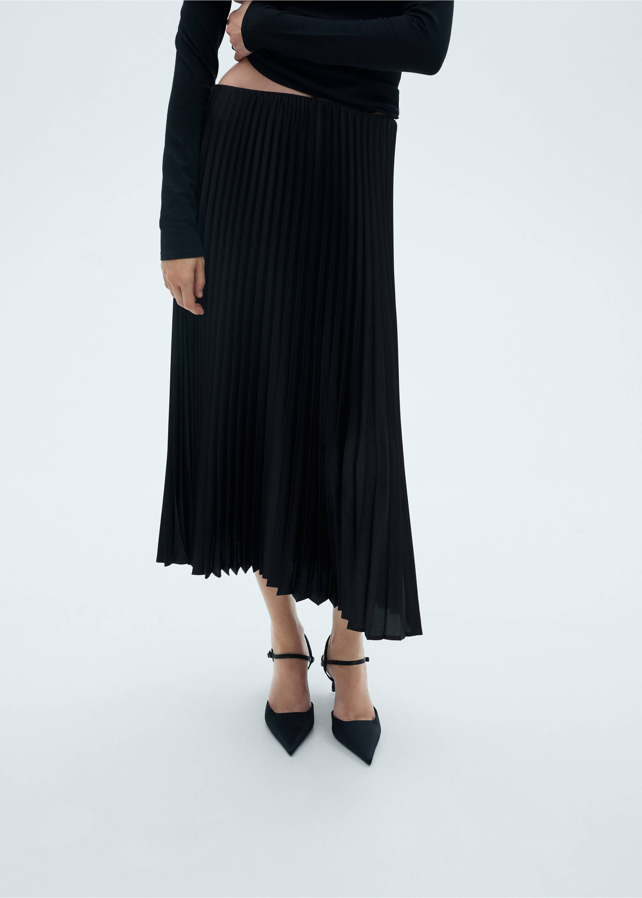 Pleated long skirt - Medium plane, Black. Ref: 77086000-00.