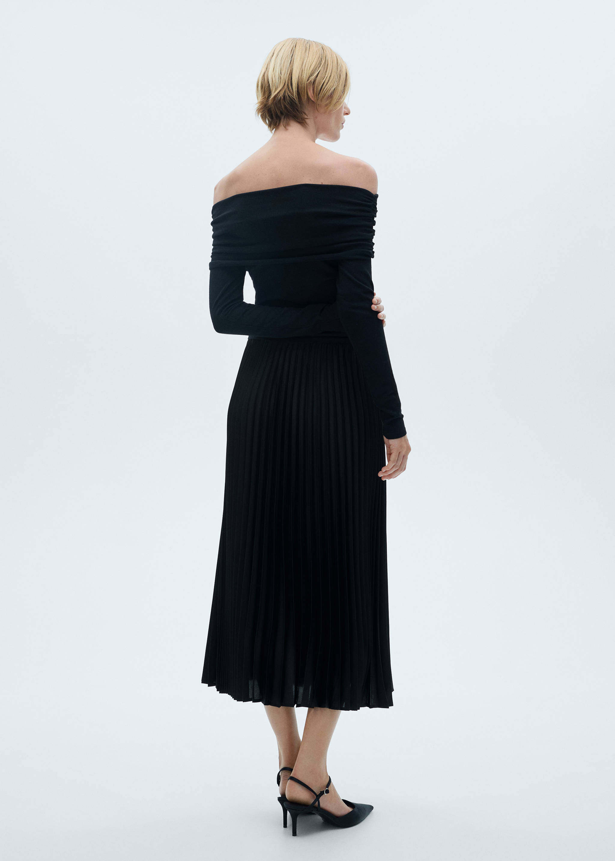 Pleated long skirt - Reverse of the article