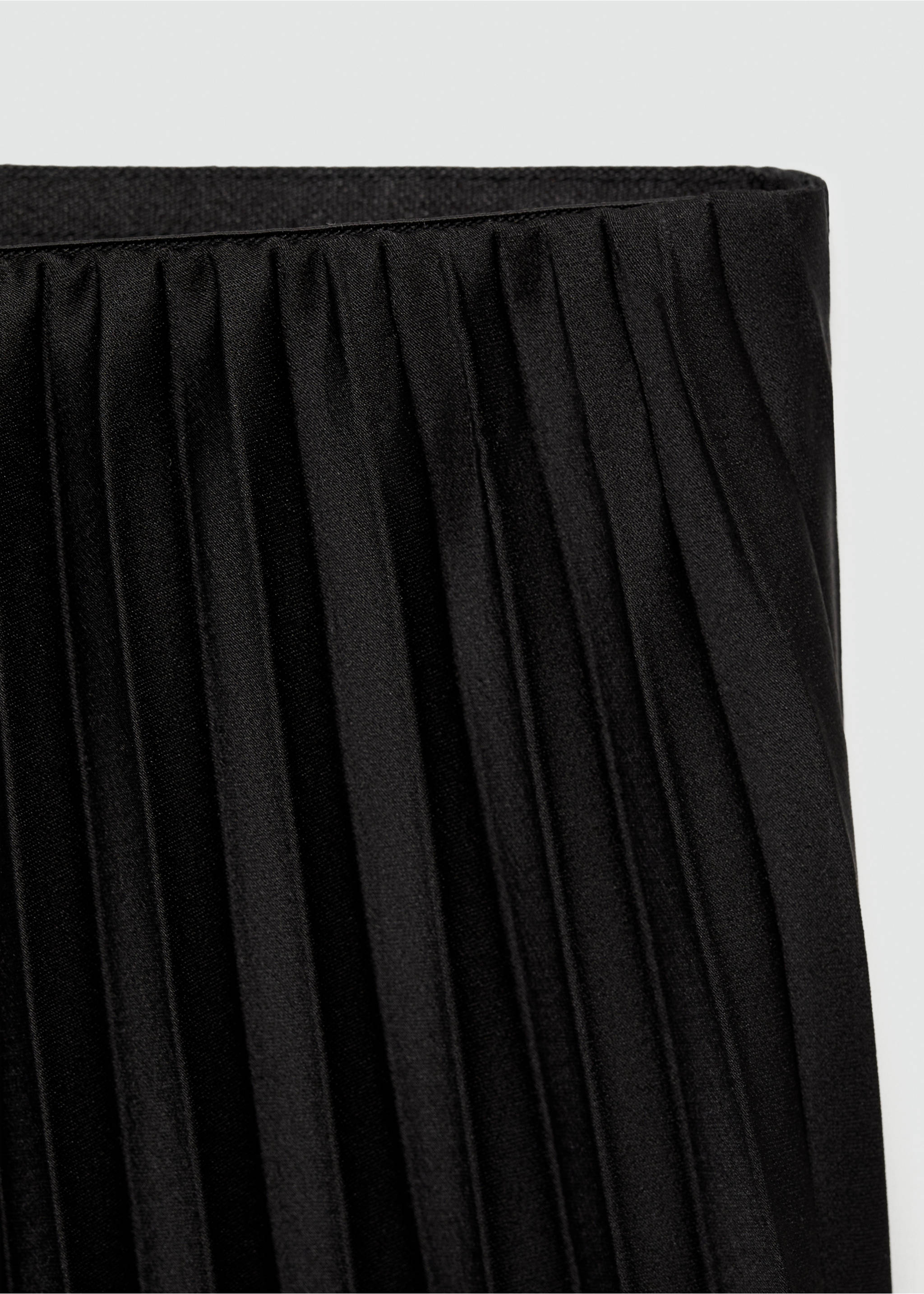 Pleated long skirt - Details of the article 8, Black. Ref: 77086000-00.
