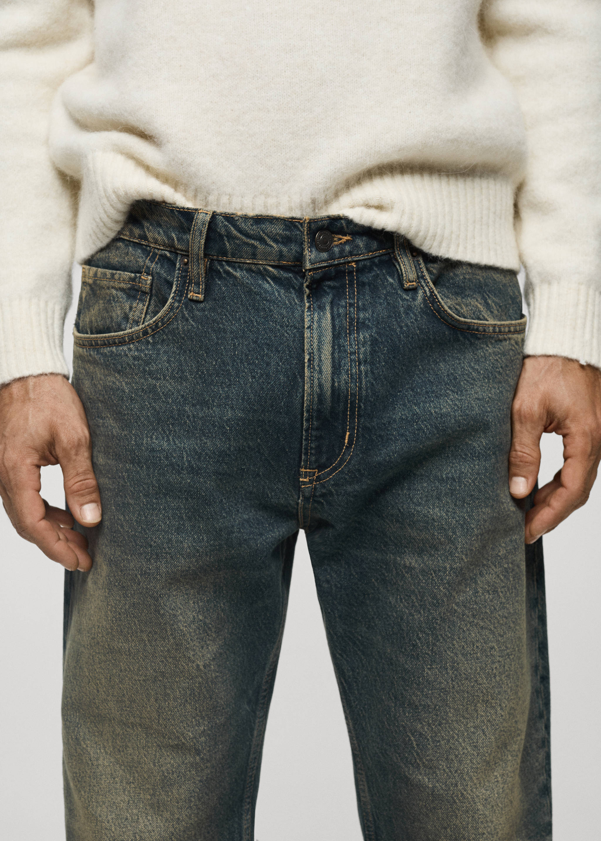 Straightfit jeans met versleten wassing - Detail van het artikel 1
