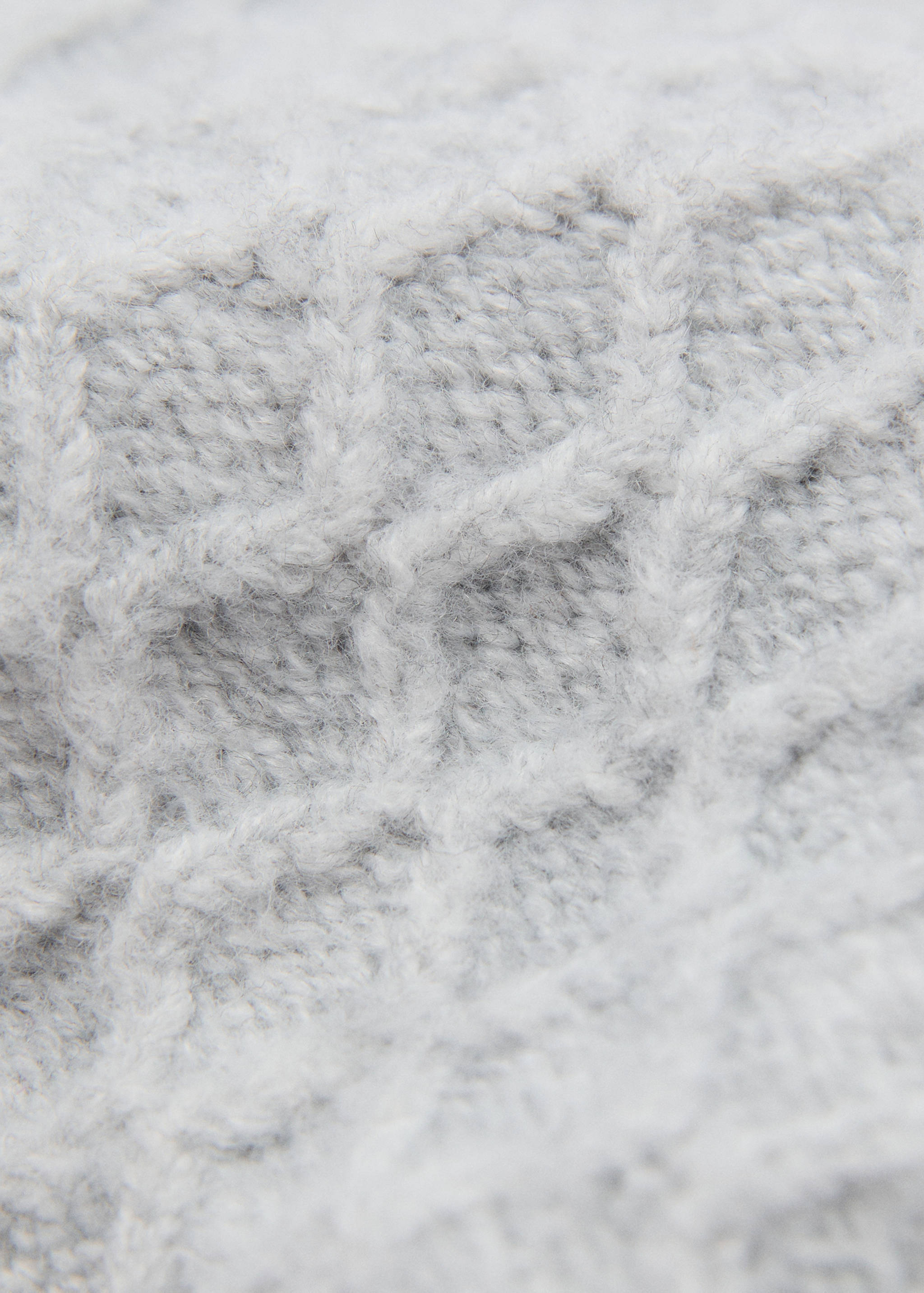 Knitted braided scarf - Details of the article 1